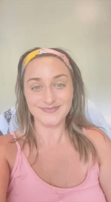 Professionelle Sängerin Mandi Lee gibt ein Video-Testimonial zu ihrem individuellen Stimm-Training im VIP-Programm von Danielle Zuber.