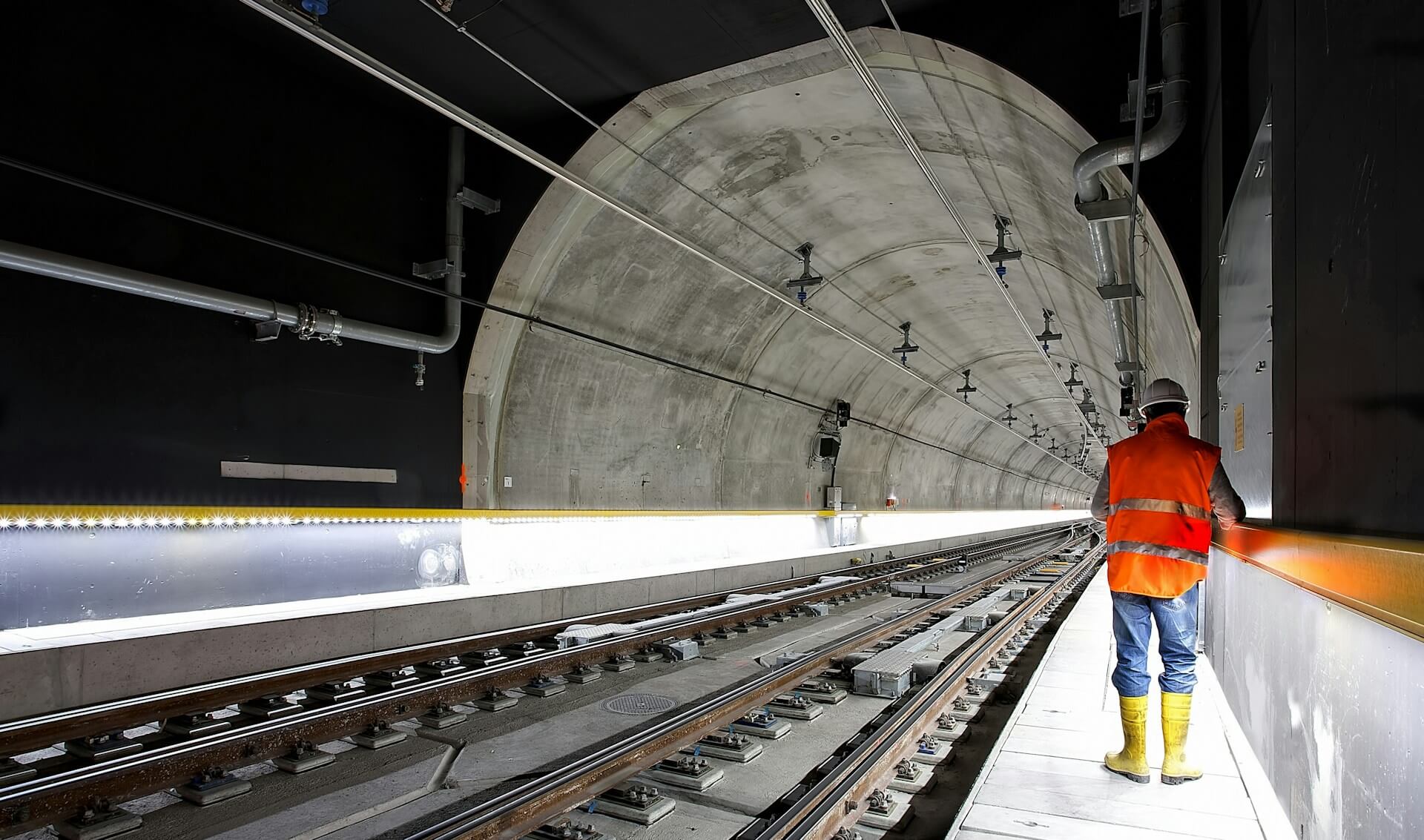 Construction worker in a tunnel, engaged in construction activities.