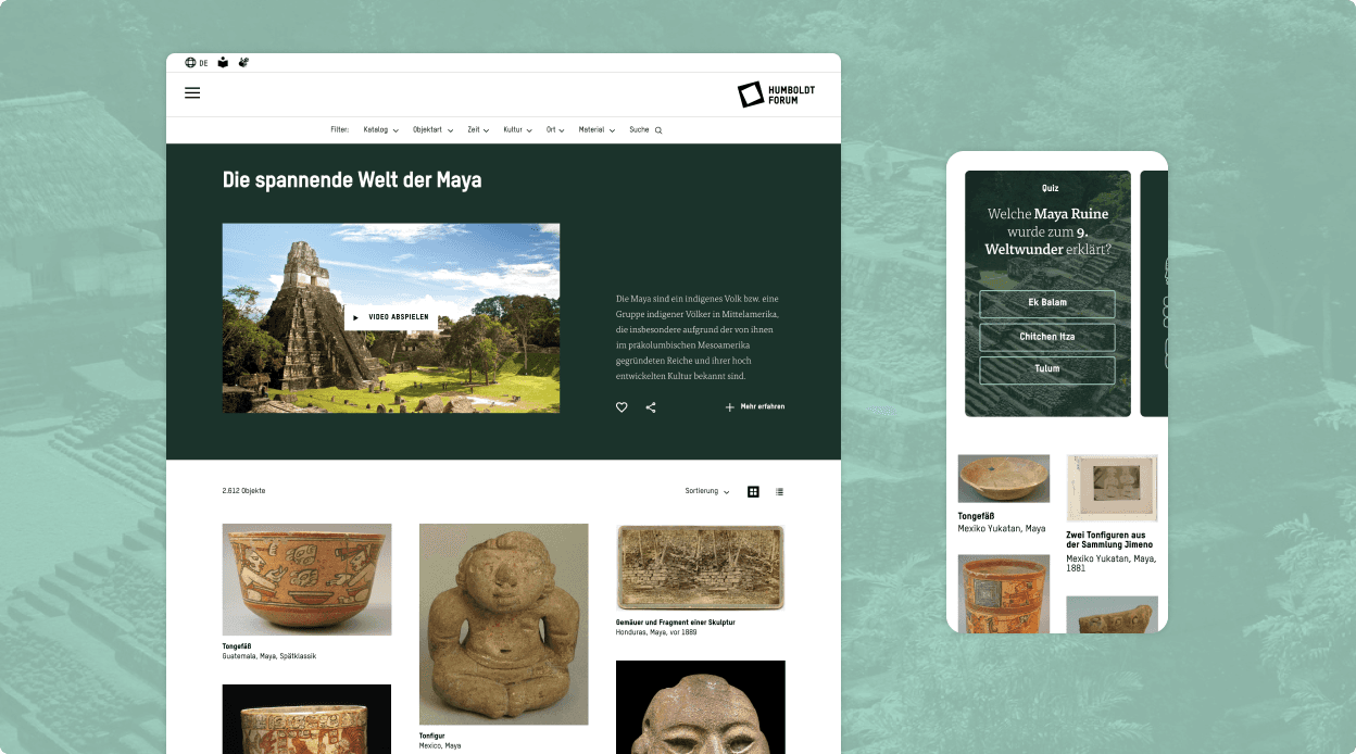 Ansicht der Webseite und der mobilen Seite zur Sammlung "Die Spannende Welt der Maya".  Videos uim Abspielen sind am Start der Seite. Darunter die Übersicht aller relevanten Exponate. Im Hintergrund eine unscharfe Ansicht einer Maya-Tempelanlage.
