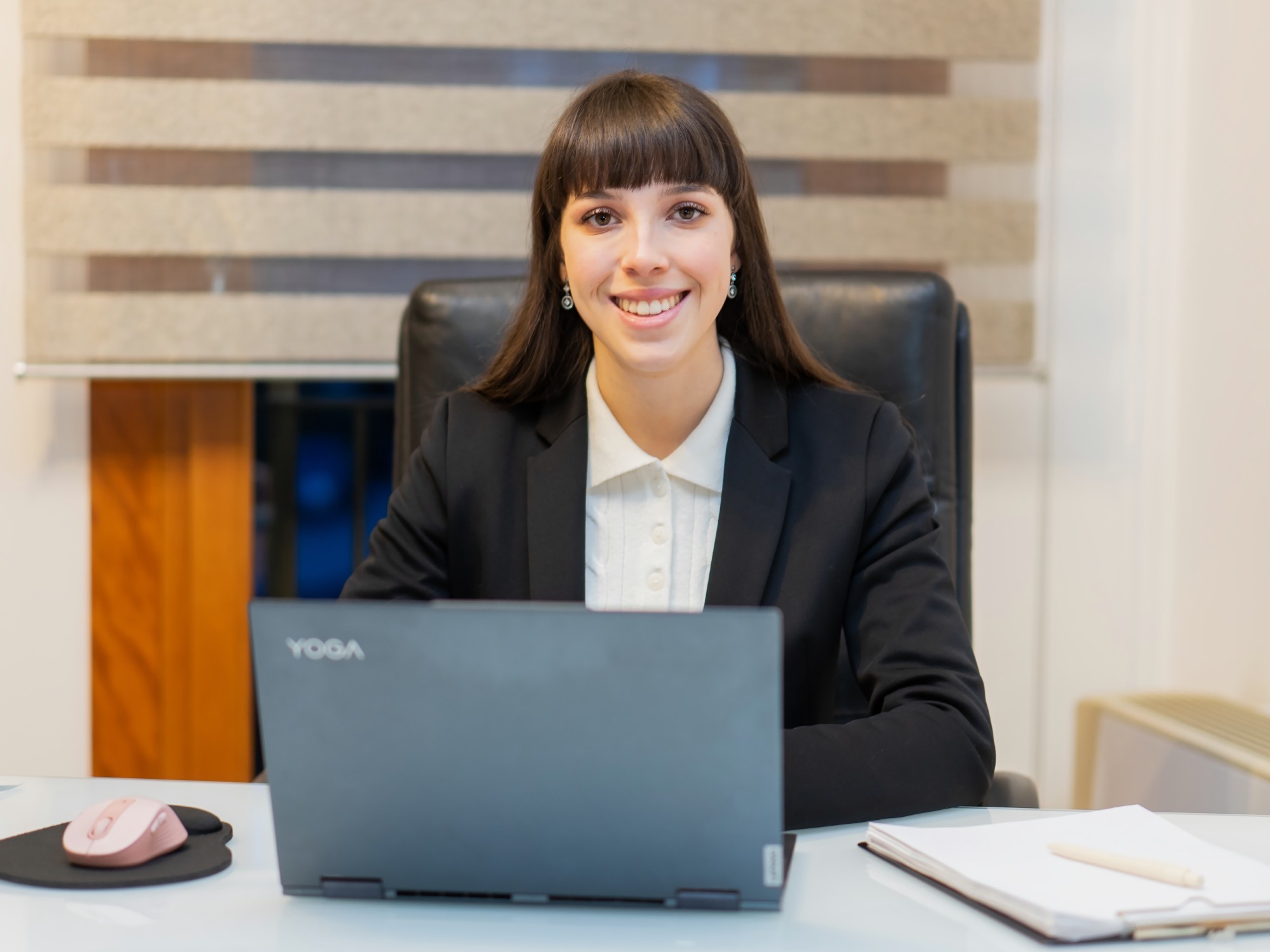 Foto della Psicologa Valentina Gudenzi nel suo studio di salute e benessere mentale a Portogruaro