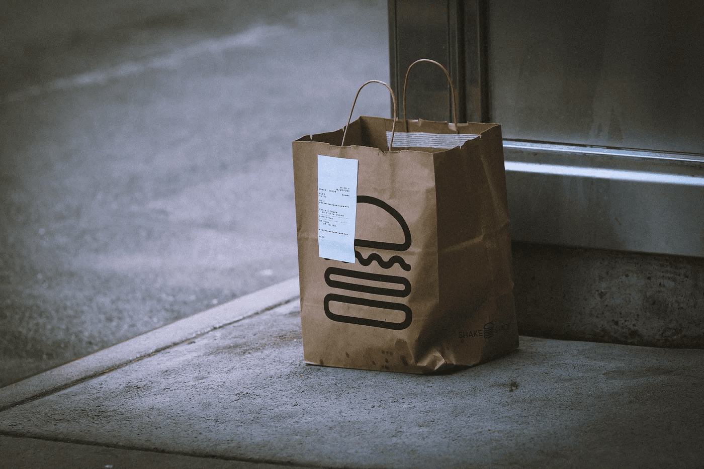 Food delivery bag sitting on road side without any occupant.