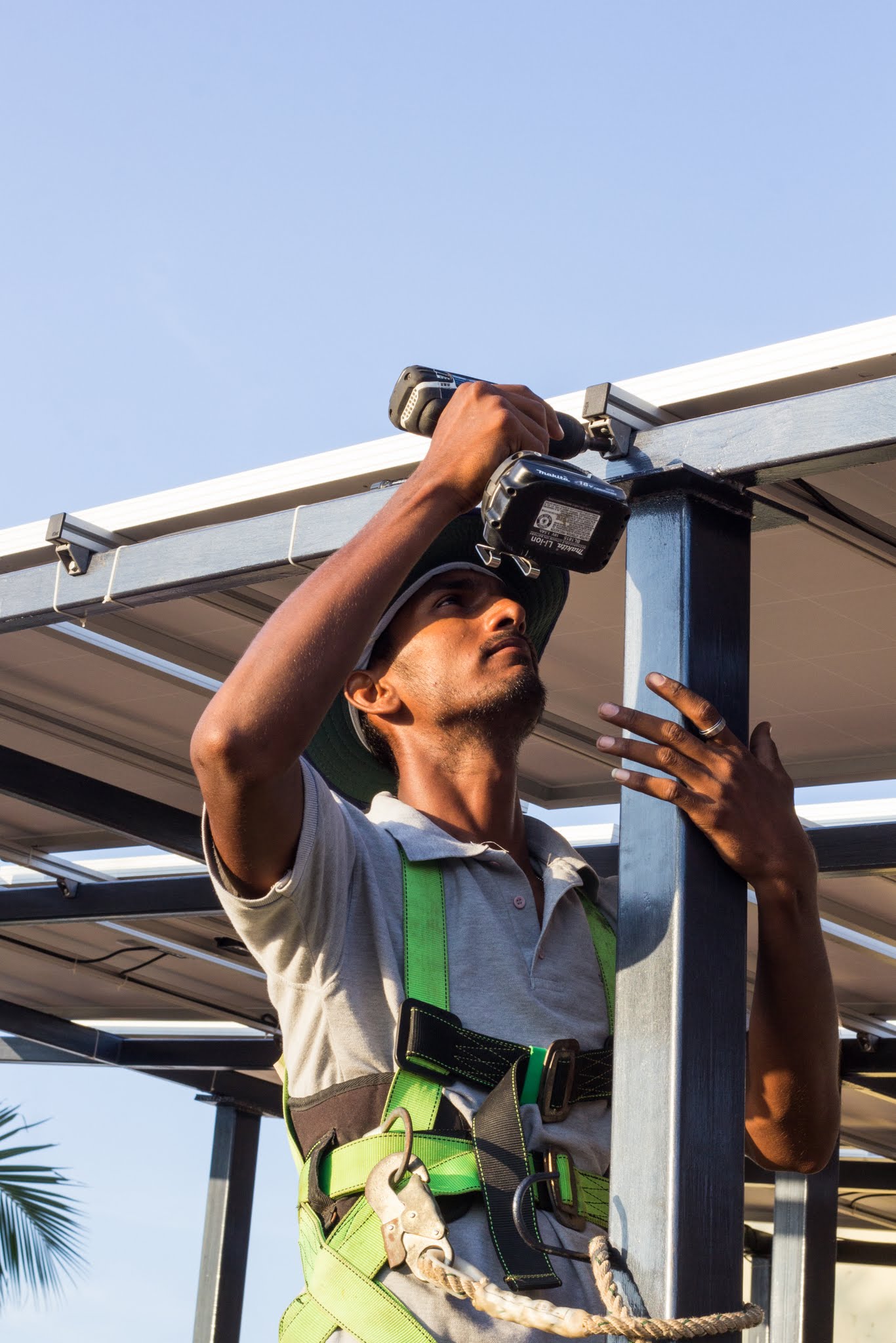 Sunmeister’s engineer installing elevated rooftop solar panels