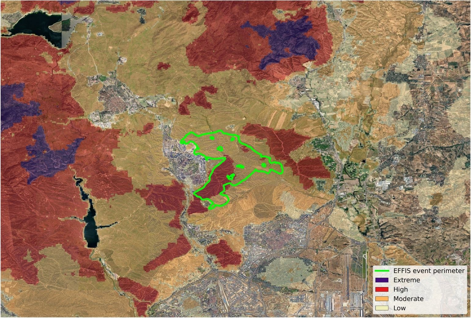 Reask European Wildfire model hazard index map of the 2025 Madrid-area fire, with the EFFIS event perimeter spanning Moderate and High risk zones near densely populated areas