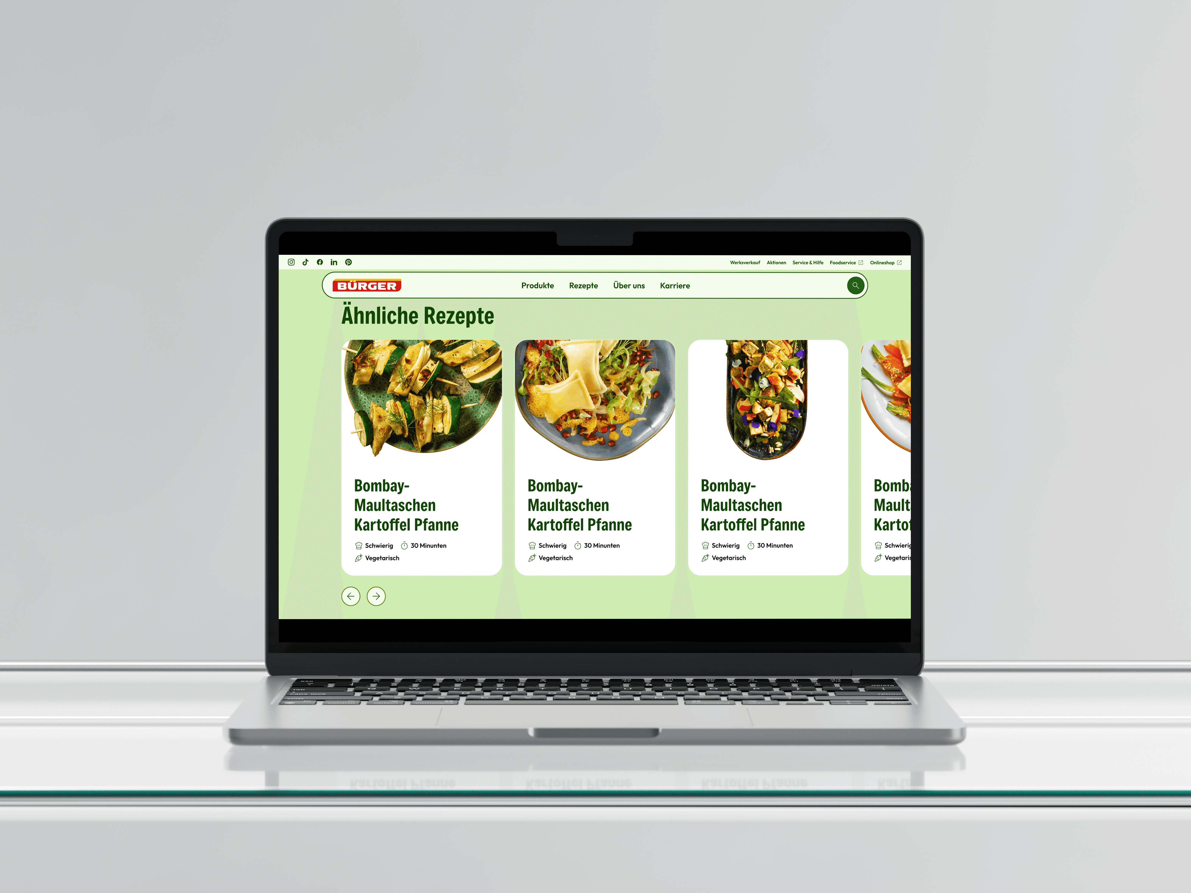 Smartphone mockup on a dark background displaying a recipe detail screen for ‘Bombay-Maultaschen Kartoffel Pfanne’ as part of a mobile food app UI.