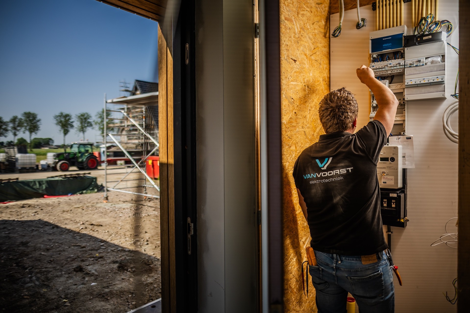 Reinard van Van Voorst Elektrotechniek aan het werk in de meterkast