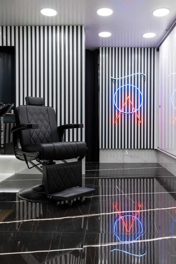 Εσωτερικό χώρος κουρείου Cosmopolita Barberia