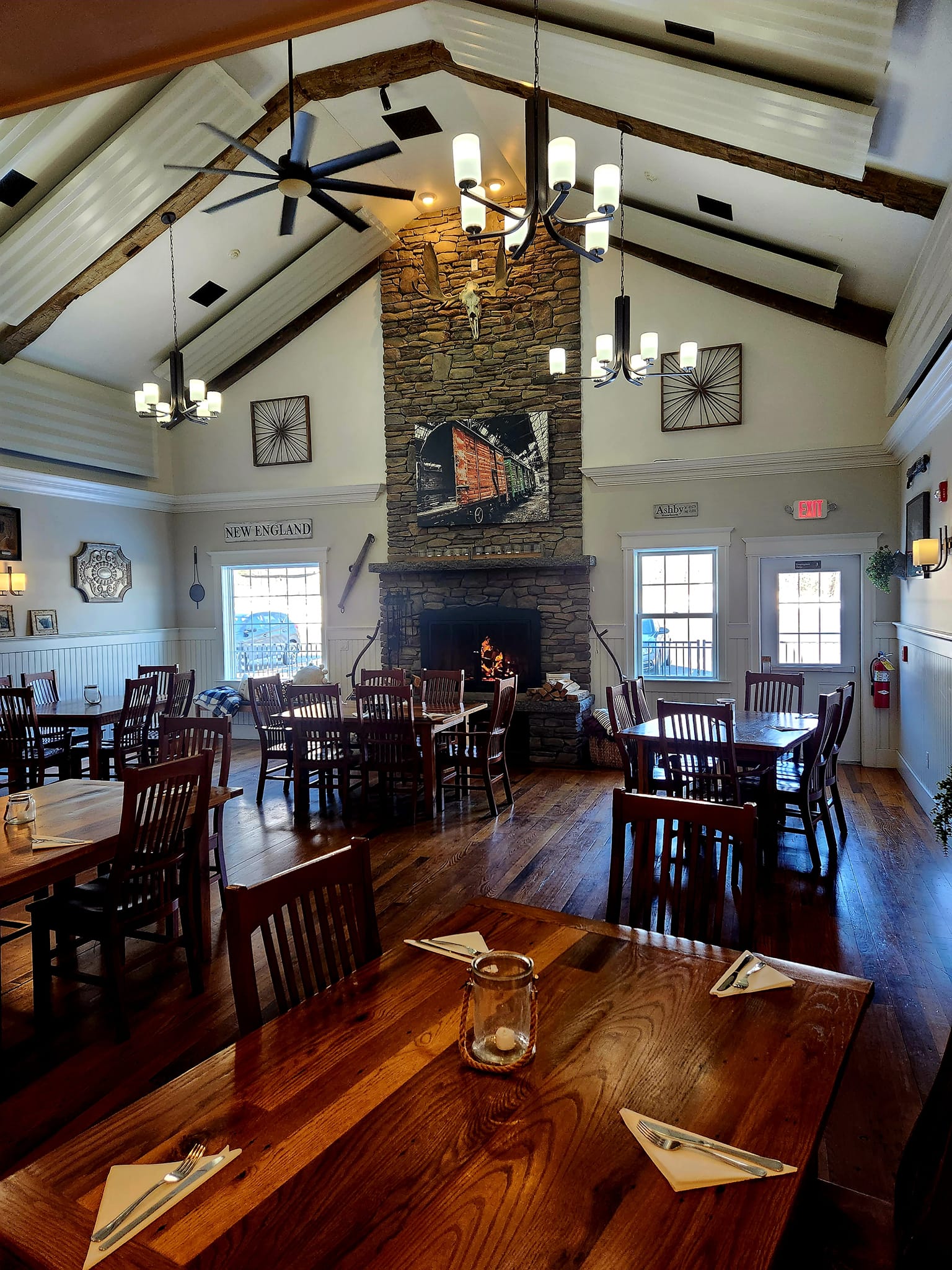 Smith Hill Tavern dining room