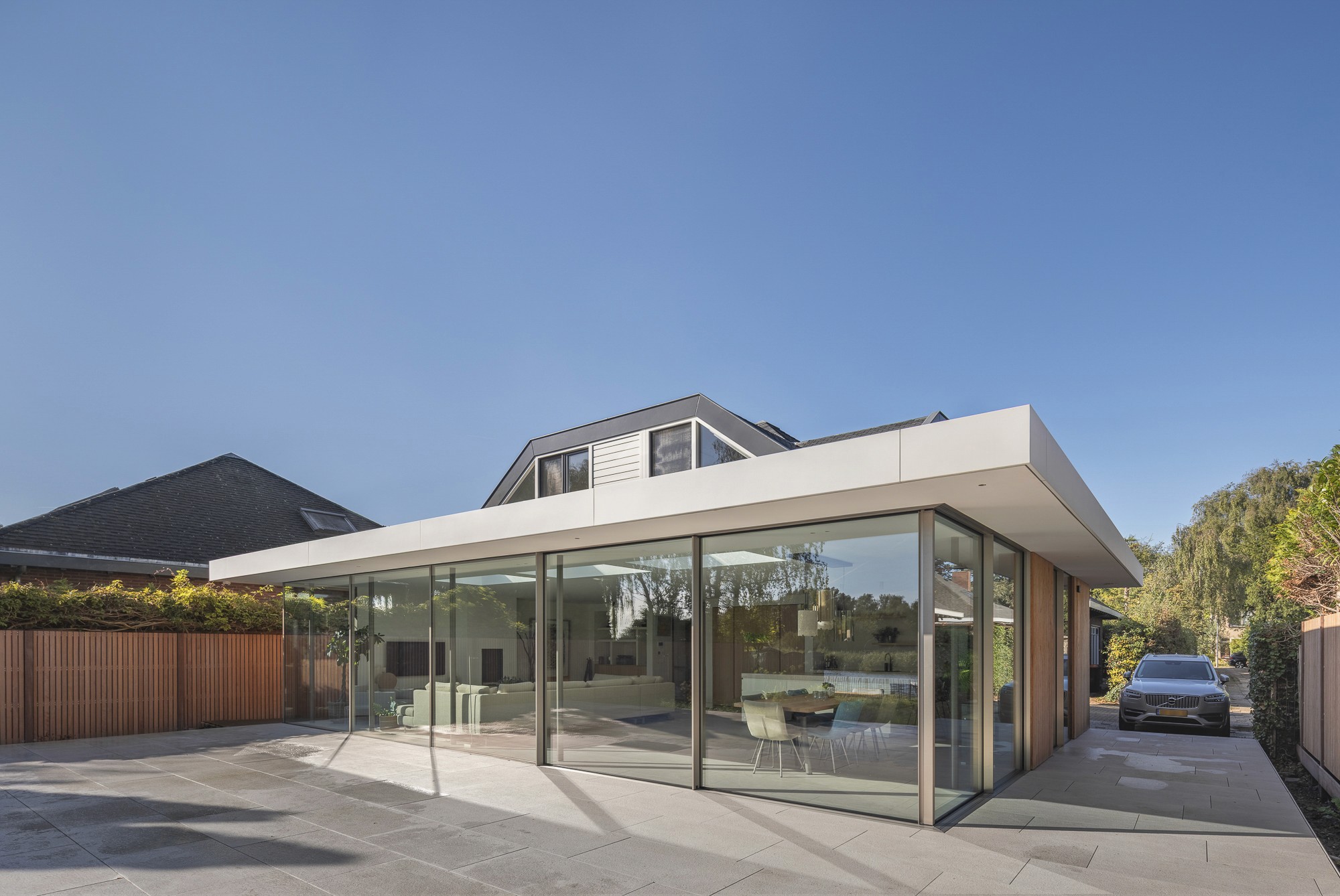 Positive Space - RS55 facade closed