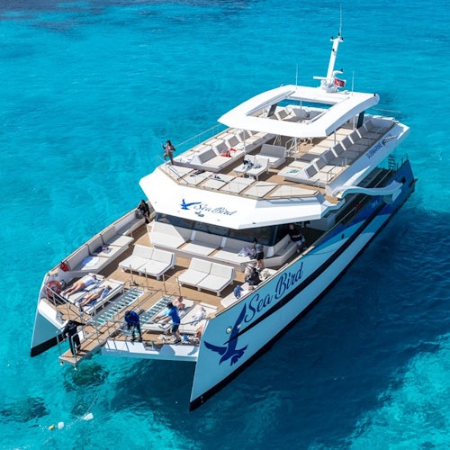 Зображення катамарана Sea Bird у Голубій Лагуні.