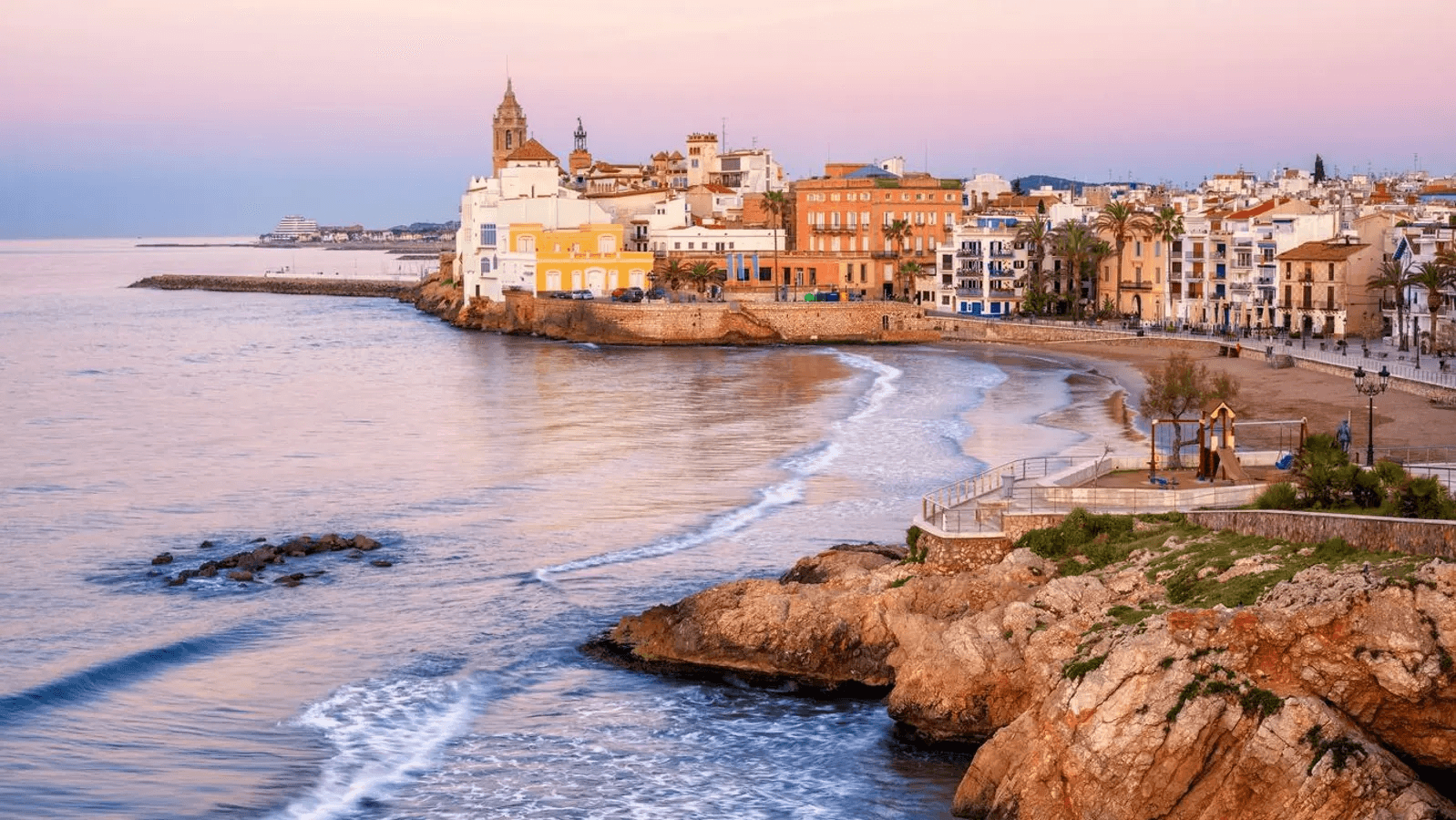 Dynamic picture of a cyclist riding downhill