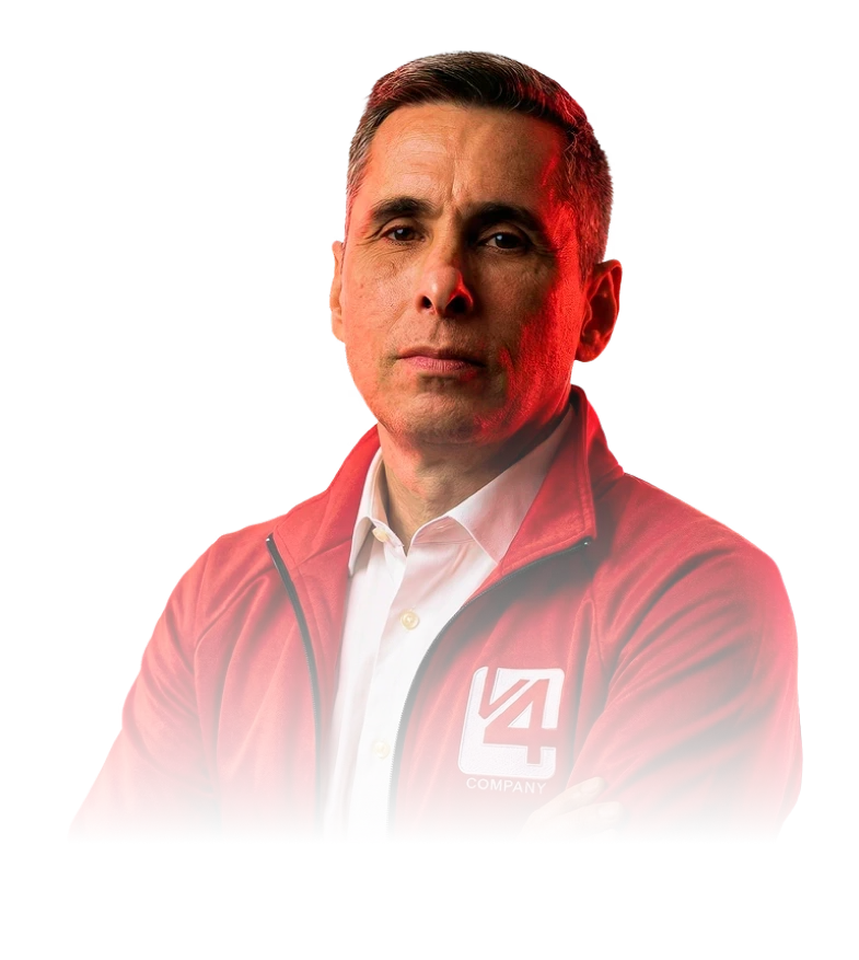 Homem de meia-idade com cabelos grisalhos, vestindo jaqueta laranja com logo da V4 Company. Ao lado, selos indicam 12 anos de mercado e 16 bilhões de reais em receita para clientes.