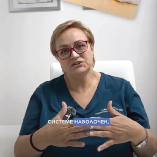 A trichologist in her clinic that is talking about PurFlow