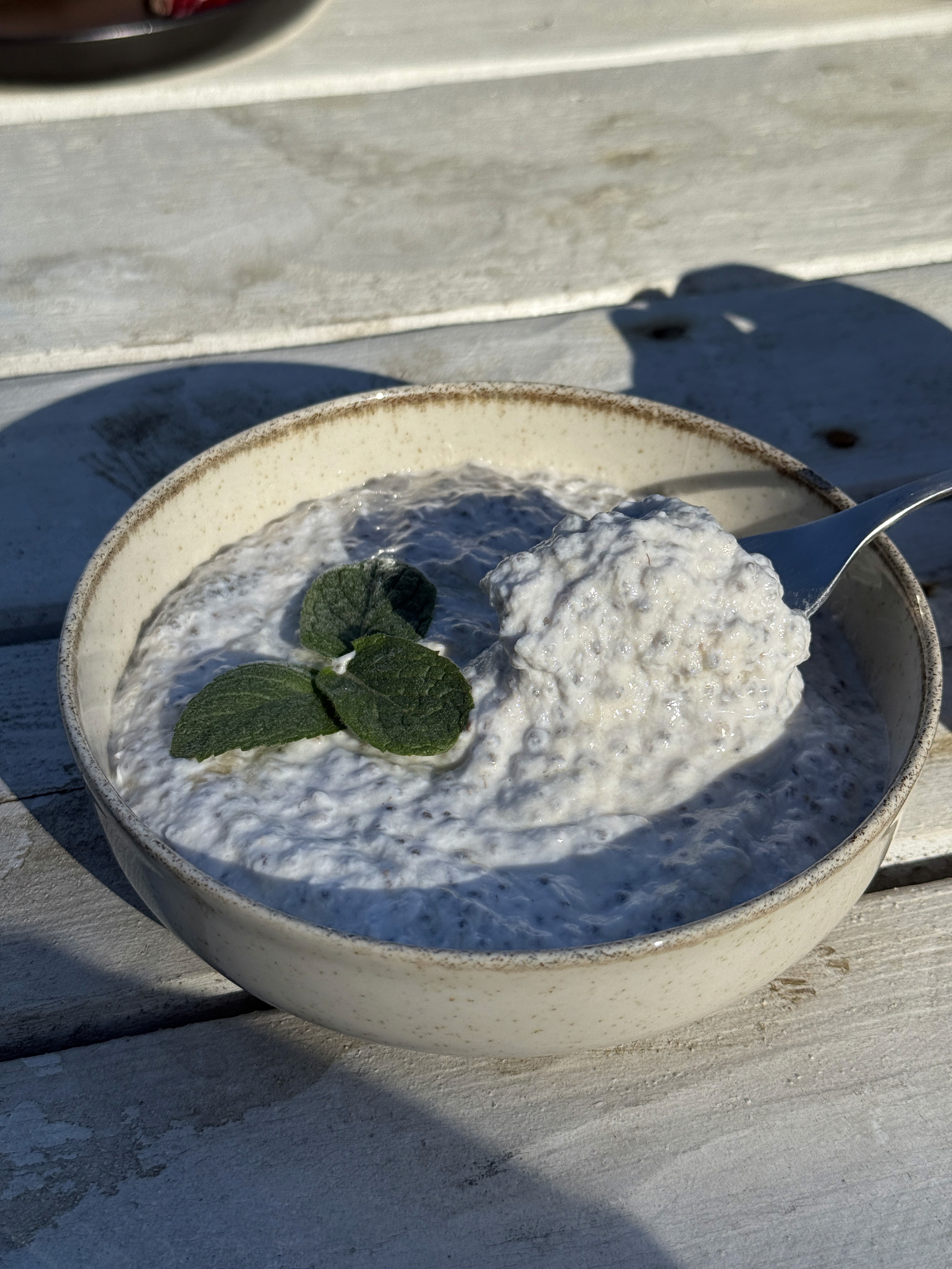 Dieta pudełkowa prosto z Bydgoszczy dostarcza smaczną i zbilansowaną dietę pudełkową w przystępnych cenach. Jeśli szukasz zdrowego i taniego cateringu dietetycznego, nasza dieta pudełkowa Bydgoszcz to idealne rozwiązanie. Catering dietetyczny z Bydgoszczy zapewnia świeże, wysokiej jakości posiłki, które łączą smak i wartość odżywczą w wyjątkowo atrakcyjnej cenie. Postaw na dietę pudełkową Bydgoszcz, aby cieszyć się wygodą i najlepszym stosunkiem jakości do ceny na rynku. Catering dietetyczny w Bydgoszczy to doskonały wybór dla każdego, kto chce zdrowo jeść bez konieczności samodzielnego gotowania, wybierając tanie i sprawdzone rozwiązania.