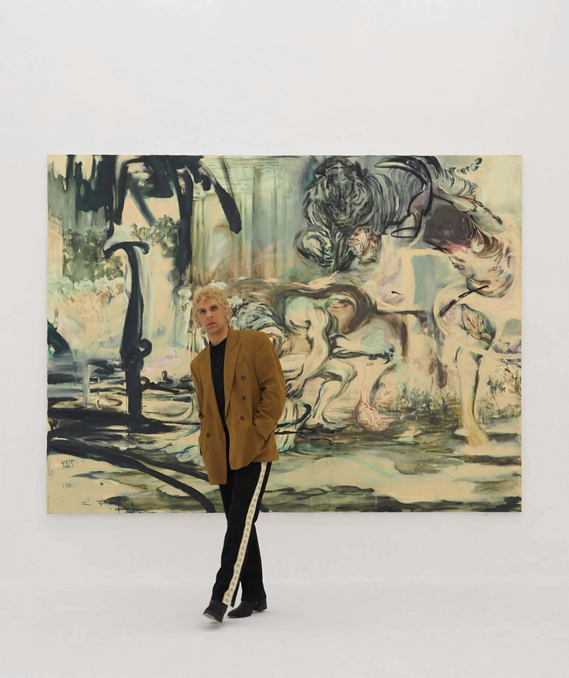 Artiste femme souriant