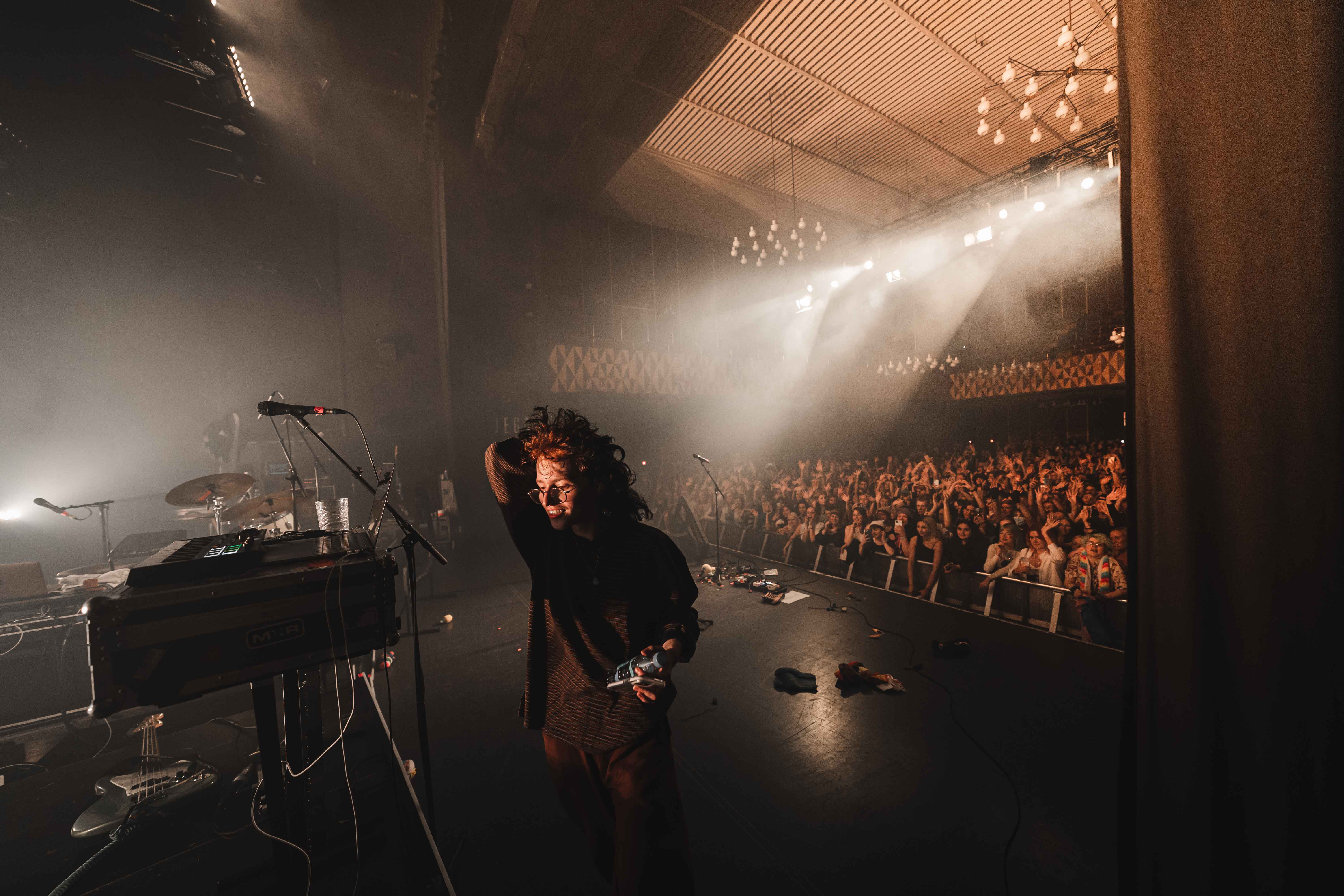 cavetown performing in copenhagen at VEGA