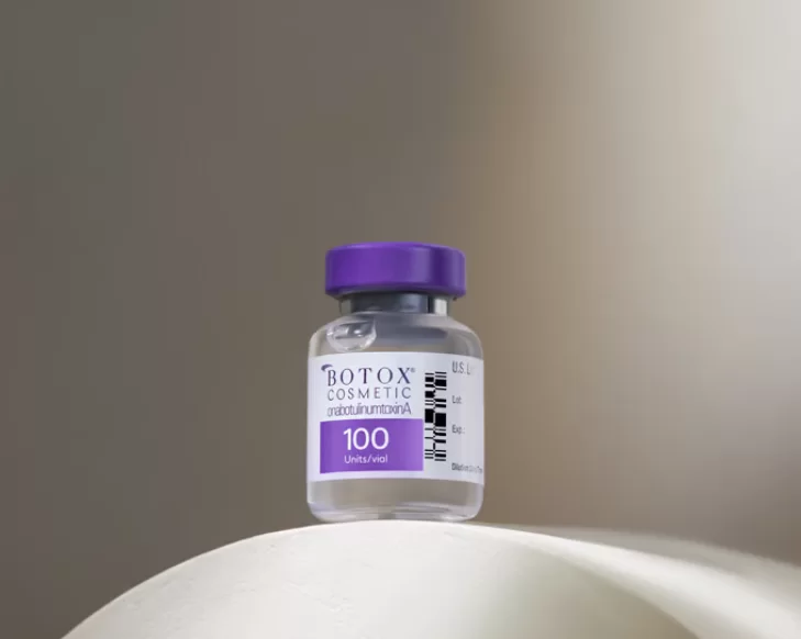 Ampolla de Botox (toxina botulínica) utilizada en tratamientos de medicina estética facial