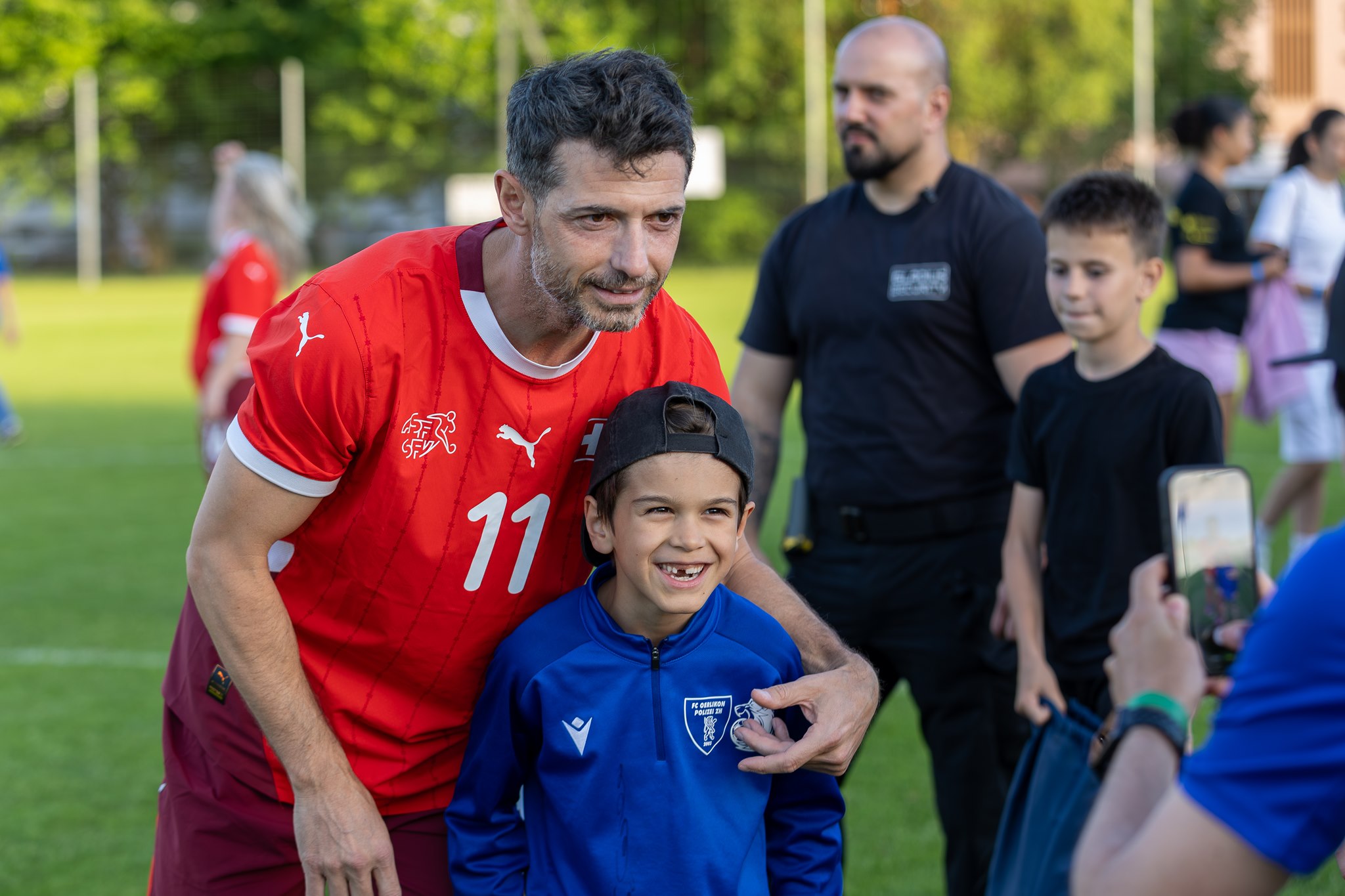 Blerim Džemaili with young FC Oerlikon/Polizei fan, Sponsorenfestival 2026 Zurich-Oerlikon