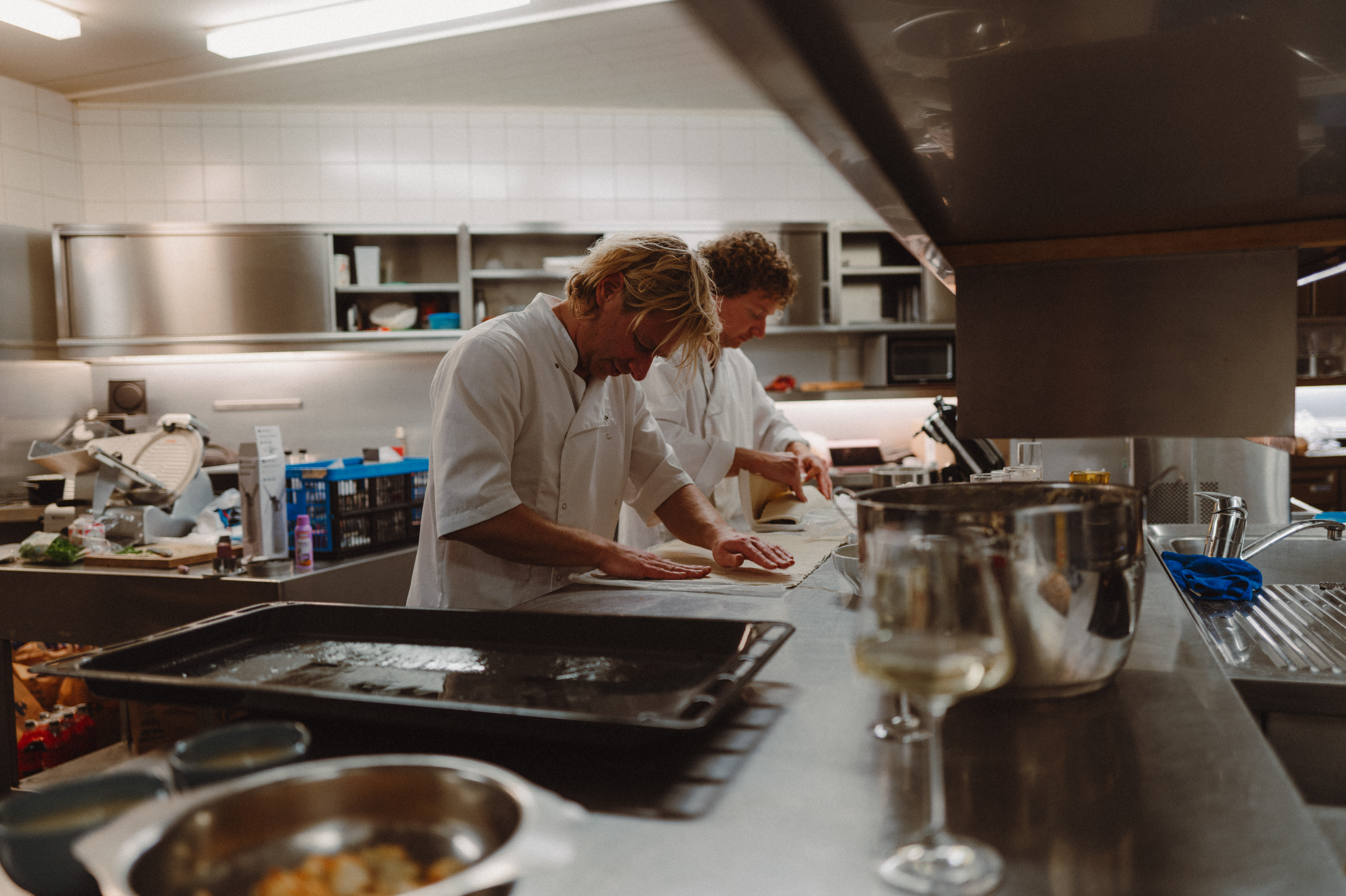 Foto van een vrouw bij een whiteboard