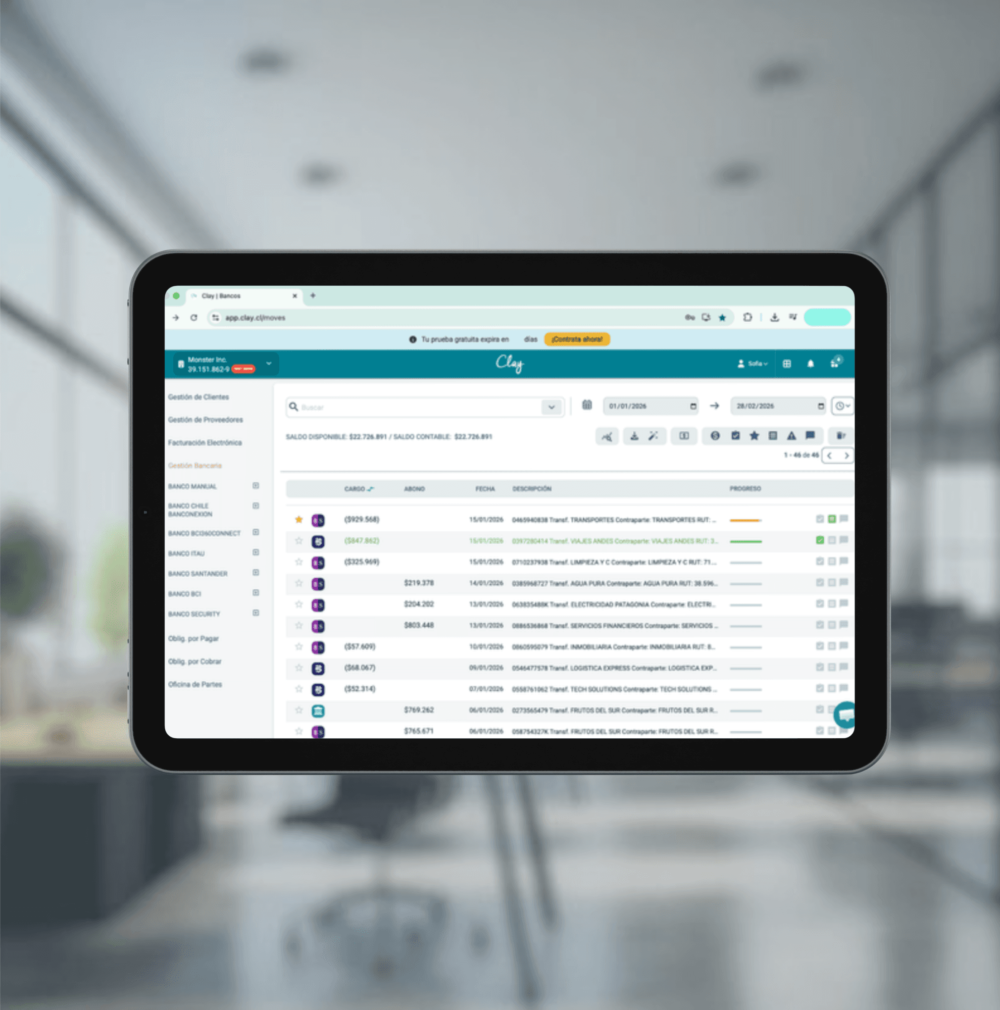 Panel de automatización bancaria de Clay con conciliación bancaria automática, movimientos bancarios en tiempo real y control financiero centralizado.