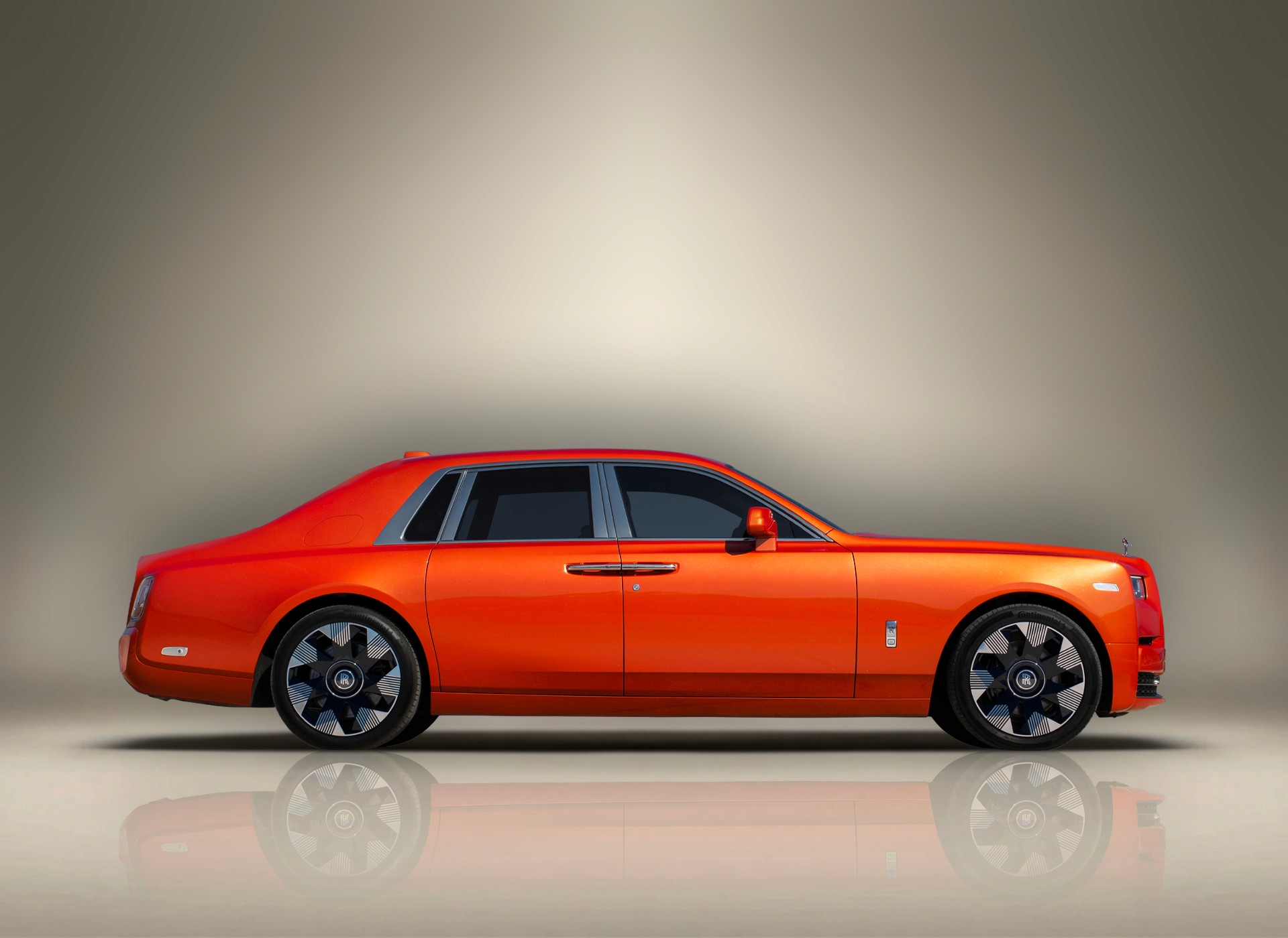 Location Rolls Royce Ghost black badge orange à Dubaï – Keyz Rent | Voiture de luxe