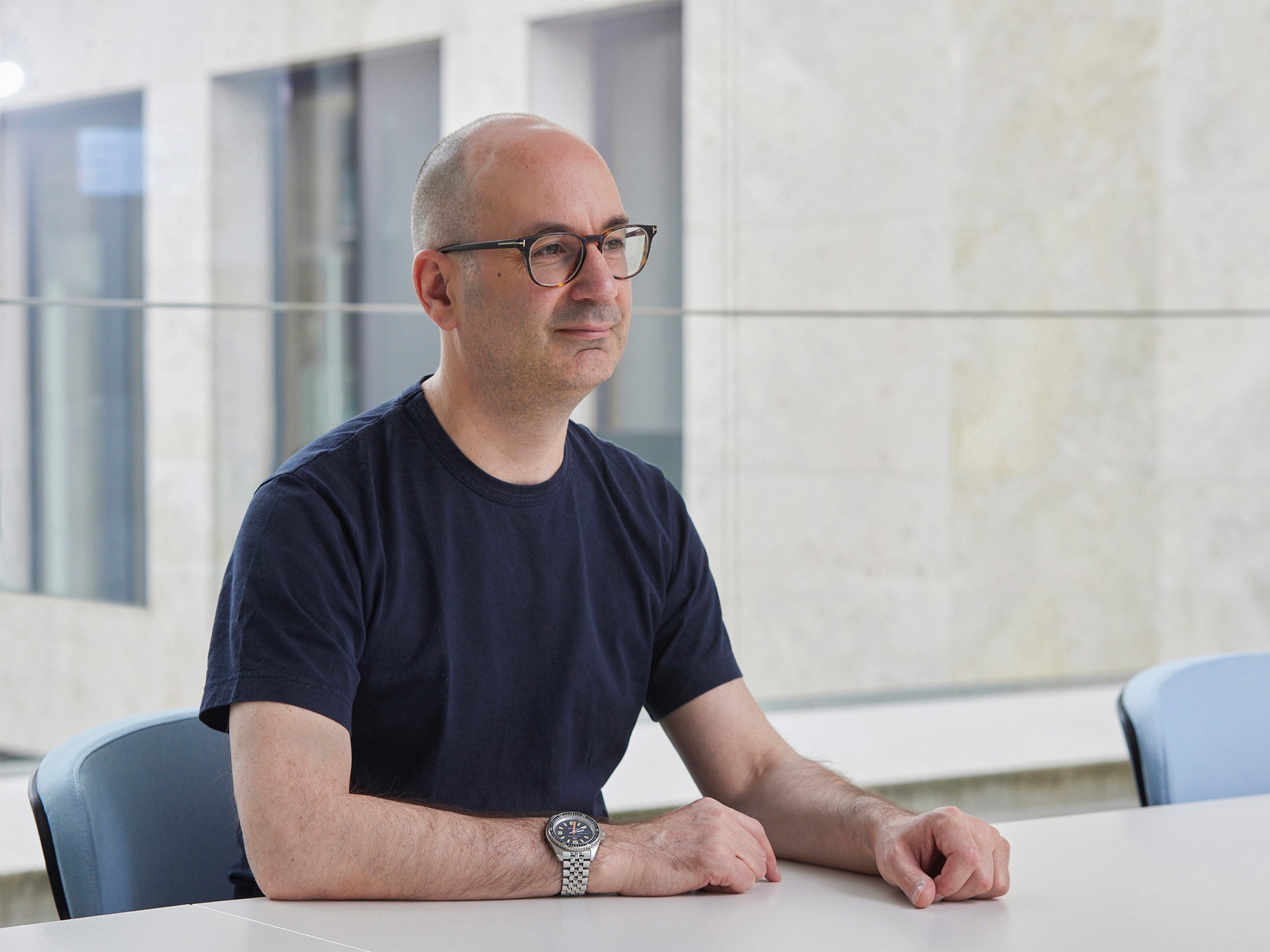 Portrait von Webdesigner Andreas Gärtner, der für Selbständige & Personal Brands wirksame OnePager erstellt