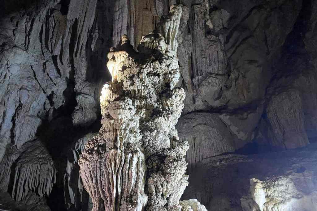 Rock formations in Pakarang Cave, Khao Sok