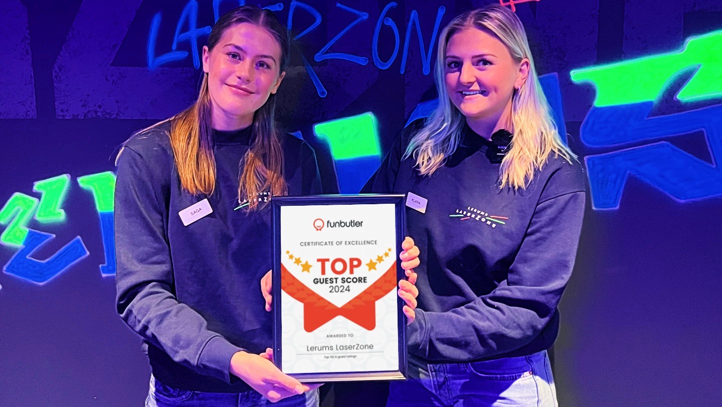 A view of the top of the eiffel tower