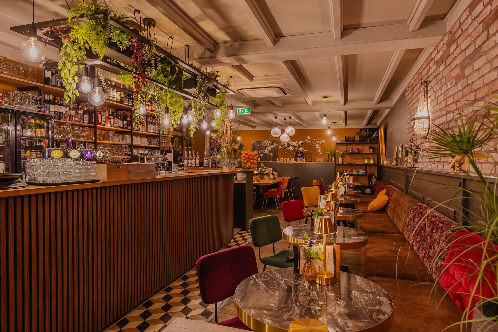 Kijk binnen bij Lokaal104