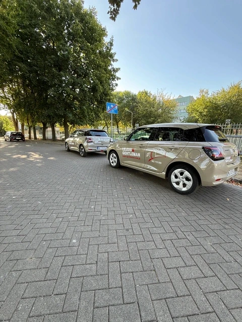 Nowoczesne sale i doświadczeni instruktorzy w OSK Lejdis & Gentleman Warszawa. Zdobądź prawo jazdy kat. B w najlepszej szkole jazdy w Warszawie.