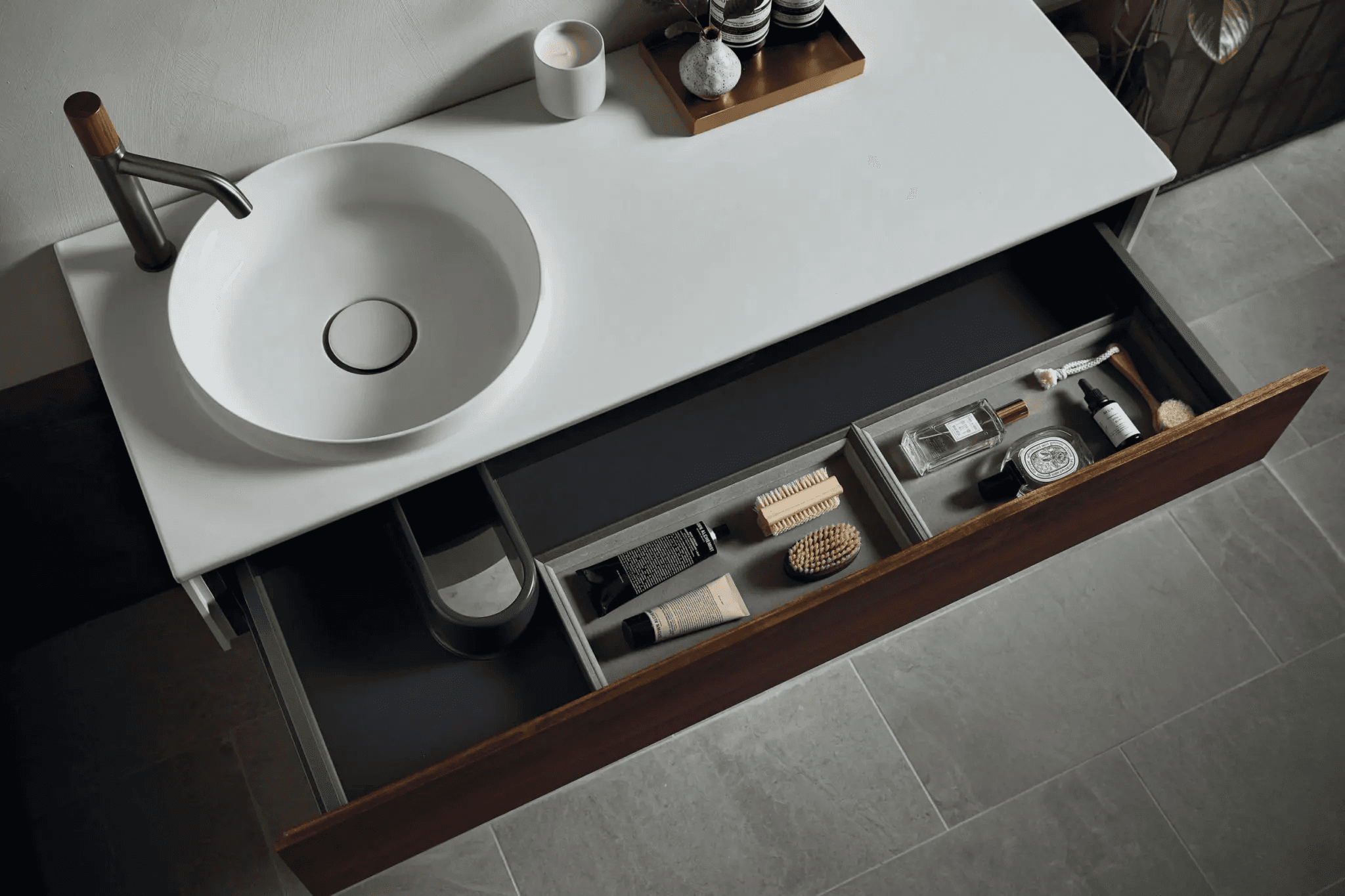 Ply tongues were inserted into each block of wood to help alignment during the laminating process