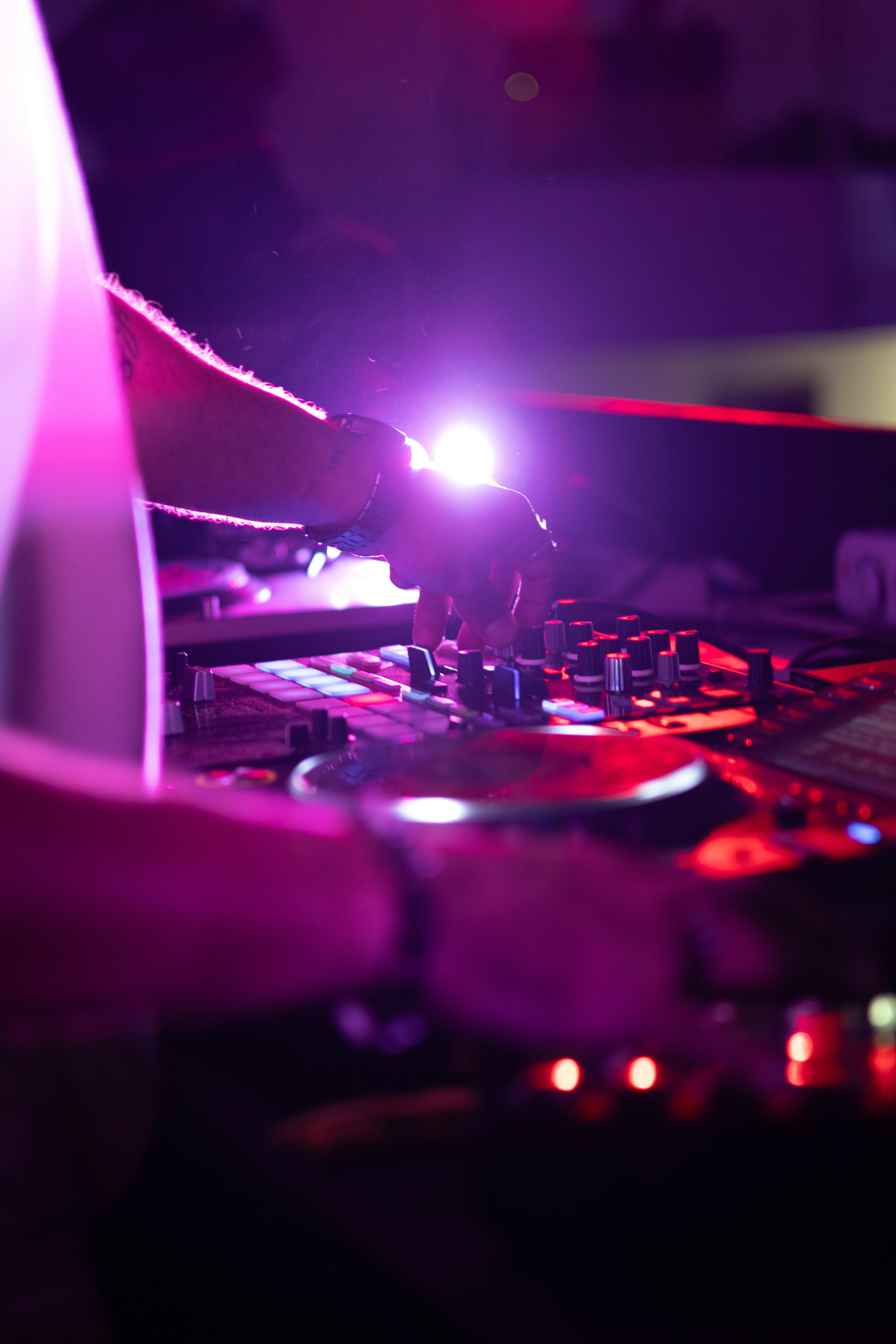 A dj plays music with a console.