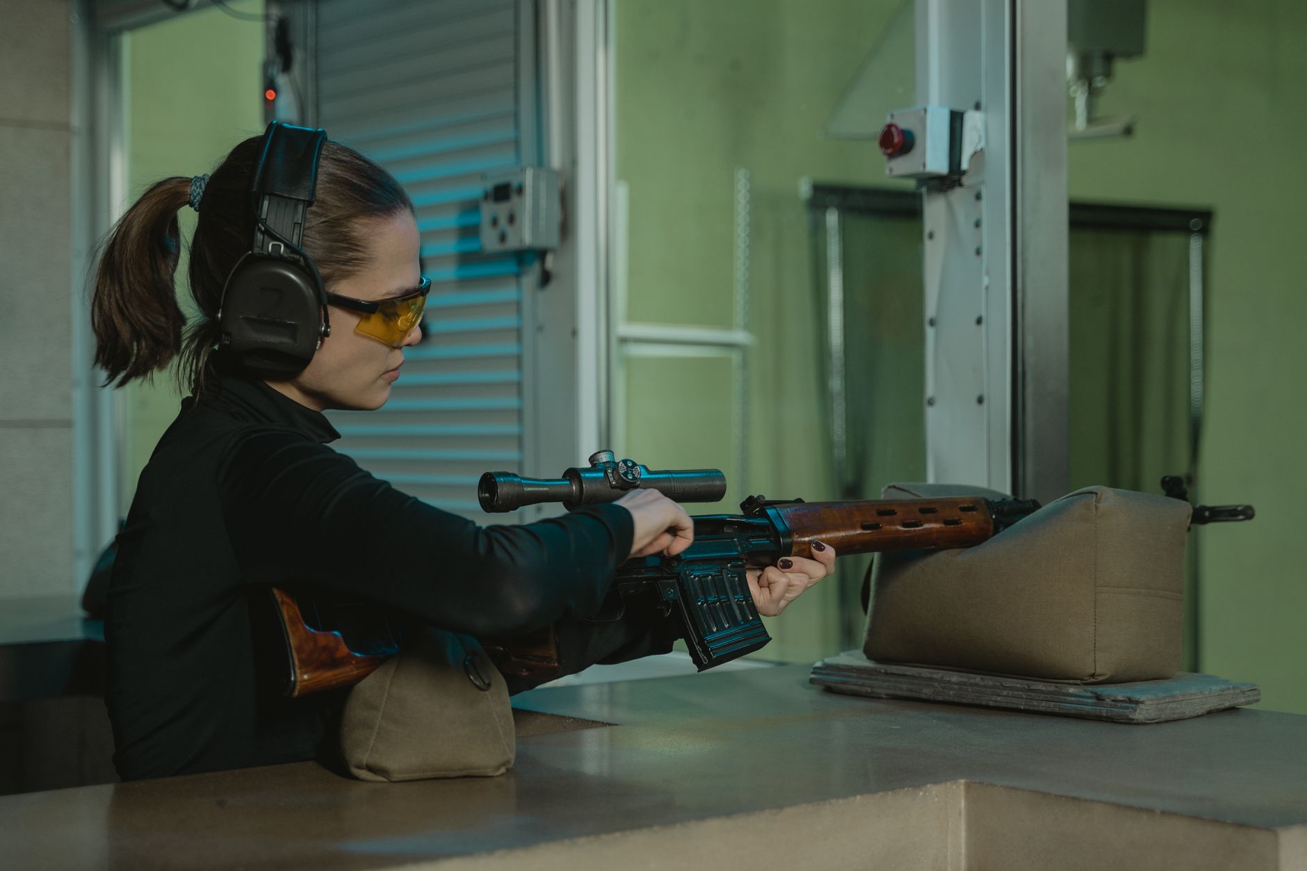 Compra de armas por mulheres: MPGO aciona Justiça contra lei de Goiânia