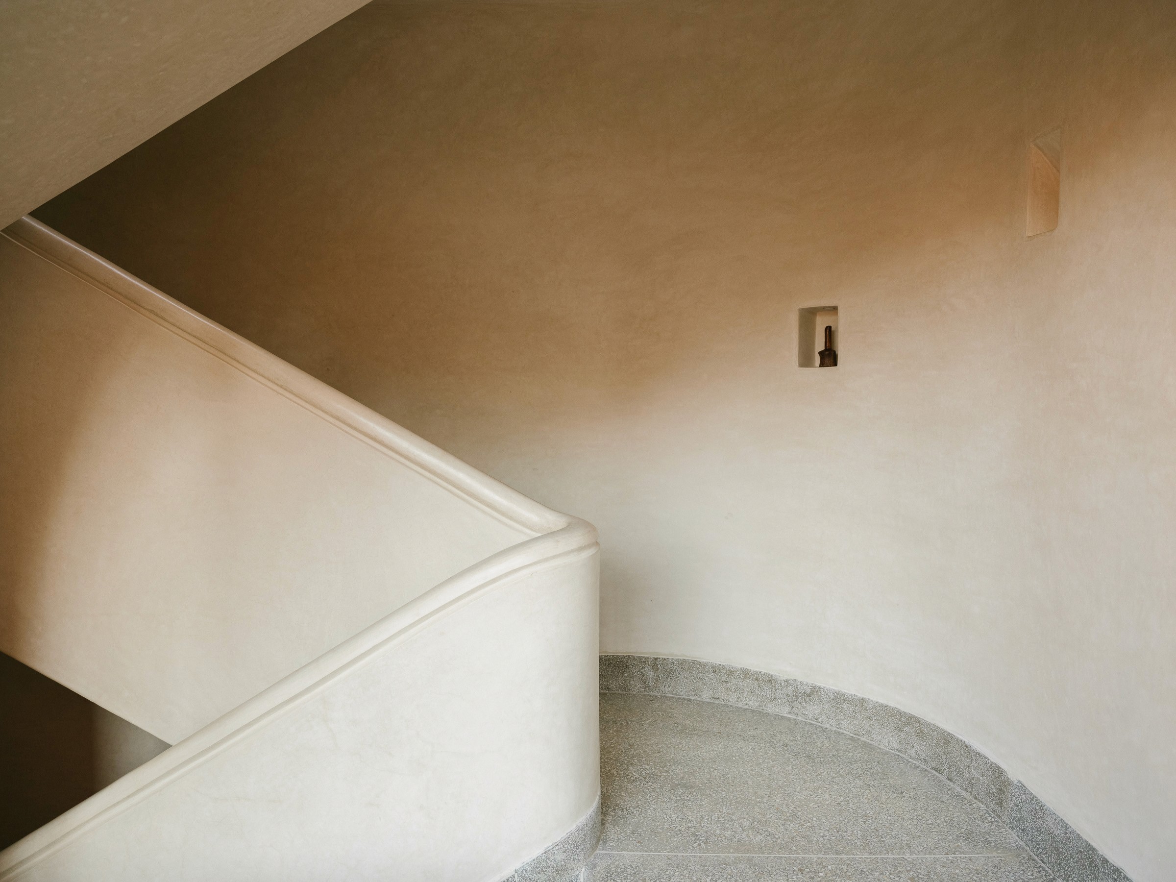 Batch.Works logo over a photo of a box of 3D printed objects