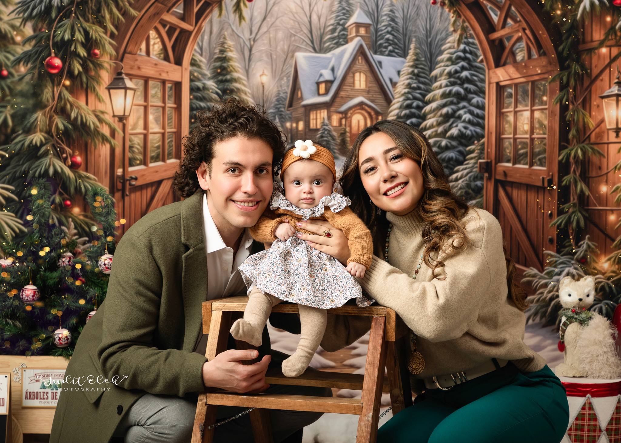 bebé de 3 meses en su sesión navideña