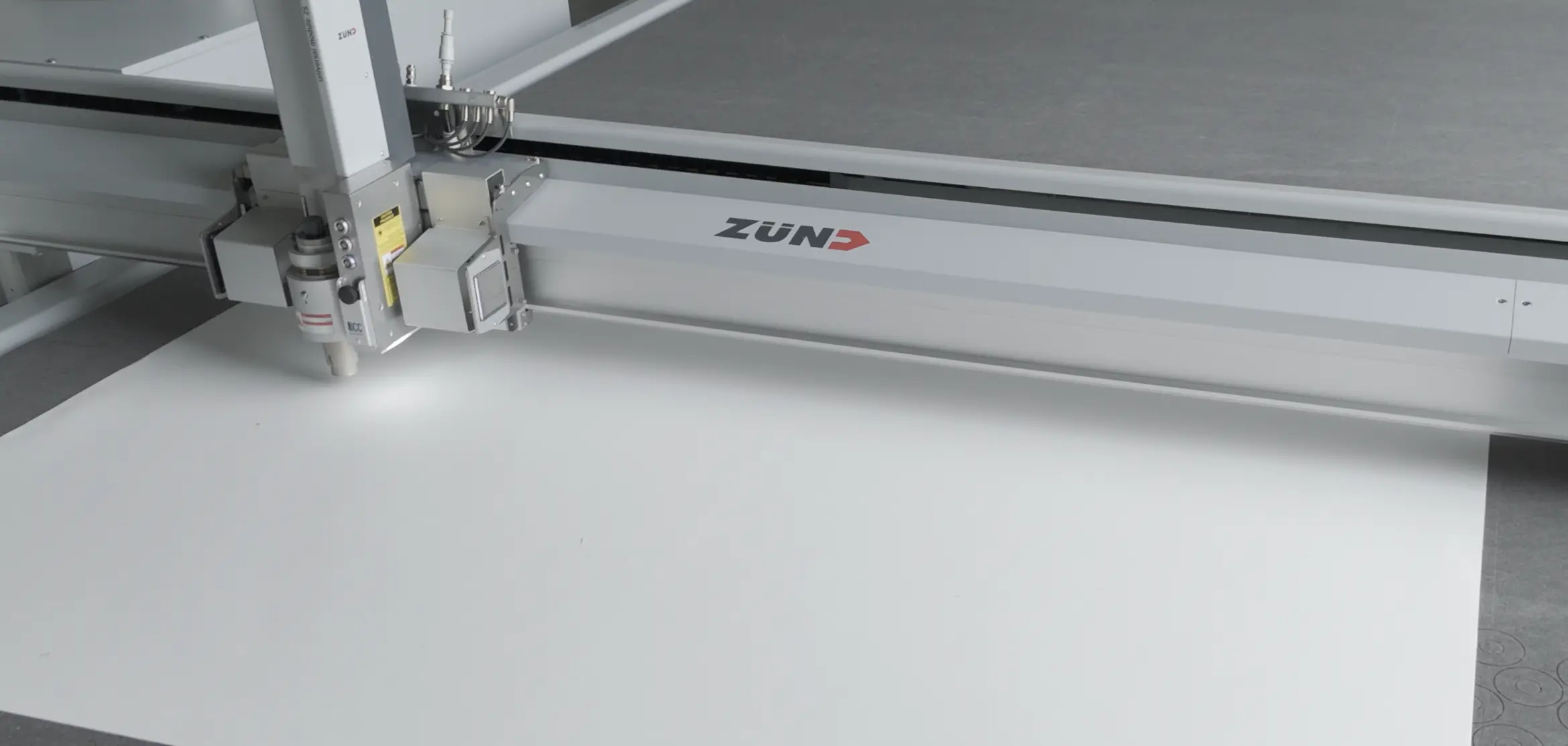 Table de découpe numérique Zünd pour la fabrication de joints industriels