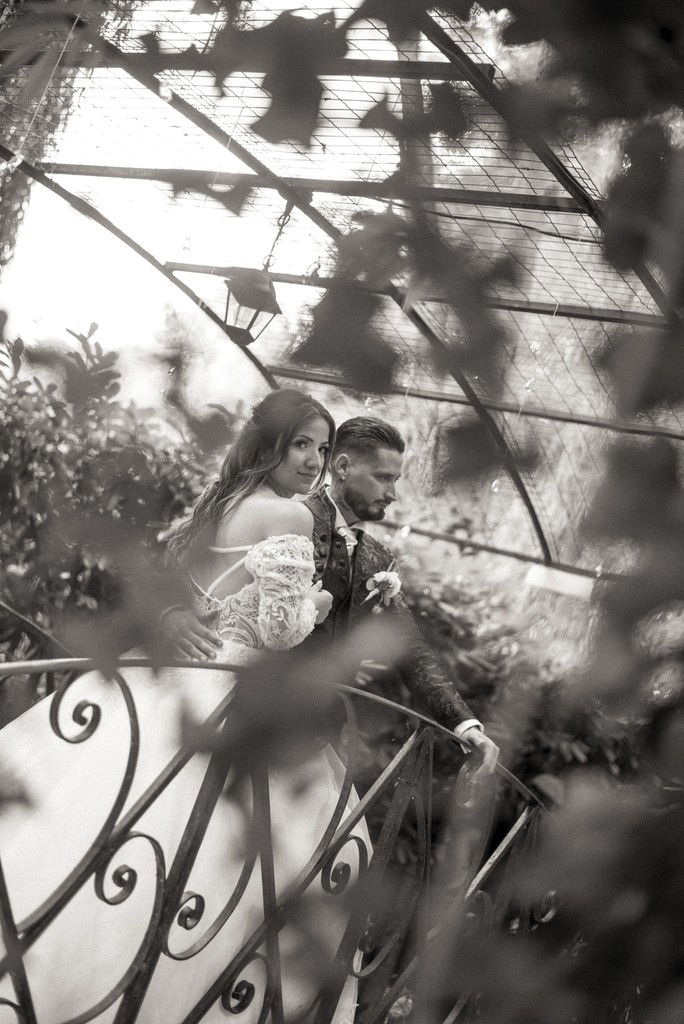 Album photo de luxe — French wedding photographer Paris — luxury wedding book France — Maison Elion — relique photographique rare — fragment intemporel — rituel artistique — photographe mariage haut de gamme — Seine-et-Marne 77 — album mariage bespoke sur mesure — timeless photography France — image symbolique — luxury French wedding photography