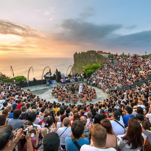 乌鲁瓦图卡查克和火舞表演