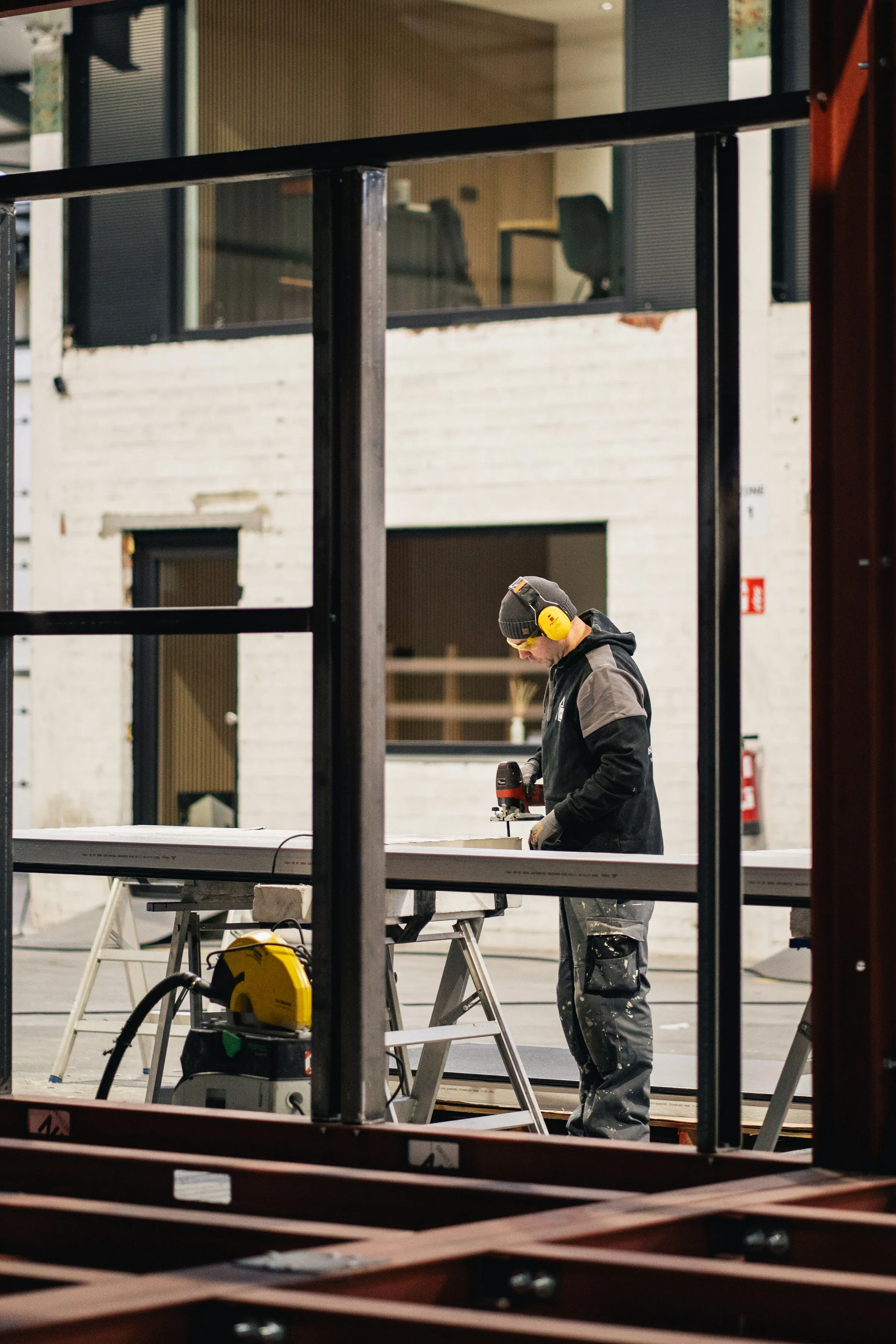 medewerker in atelier van hubley 