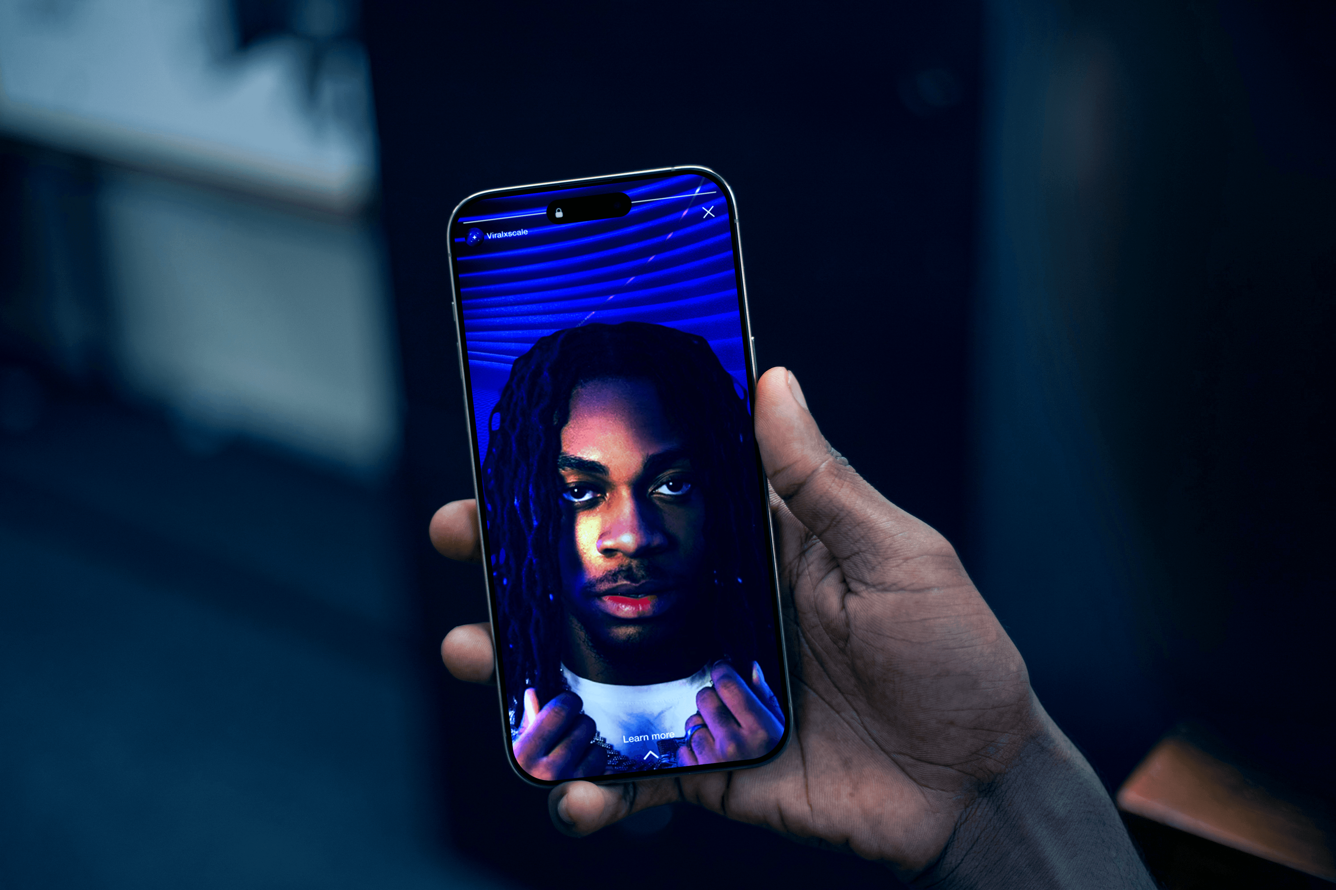 Mockup mobile ViralScale présentant l’identité visuelle créée par un graphiste à Colmar.