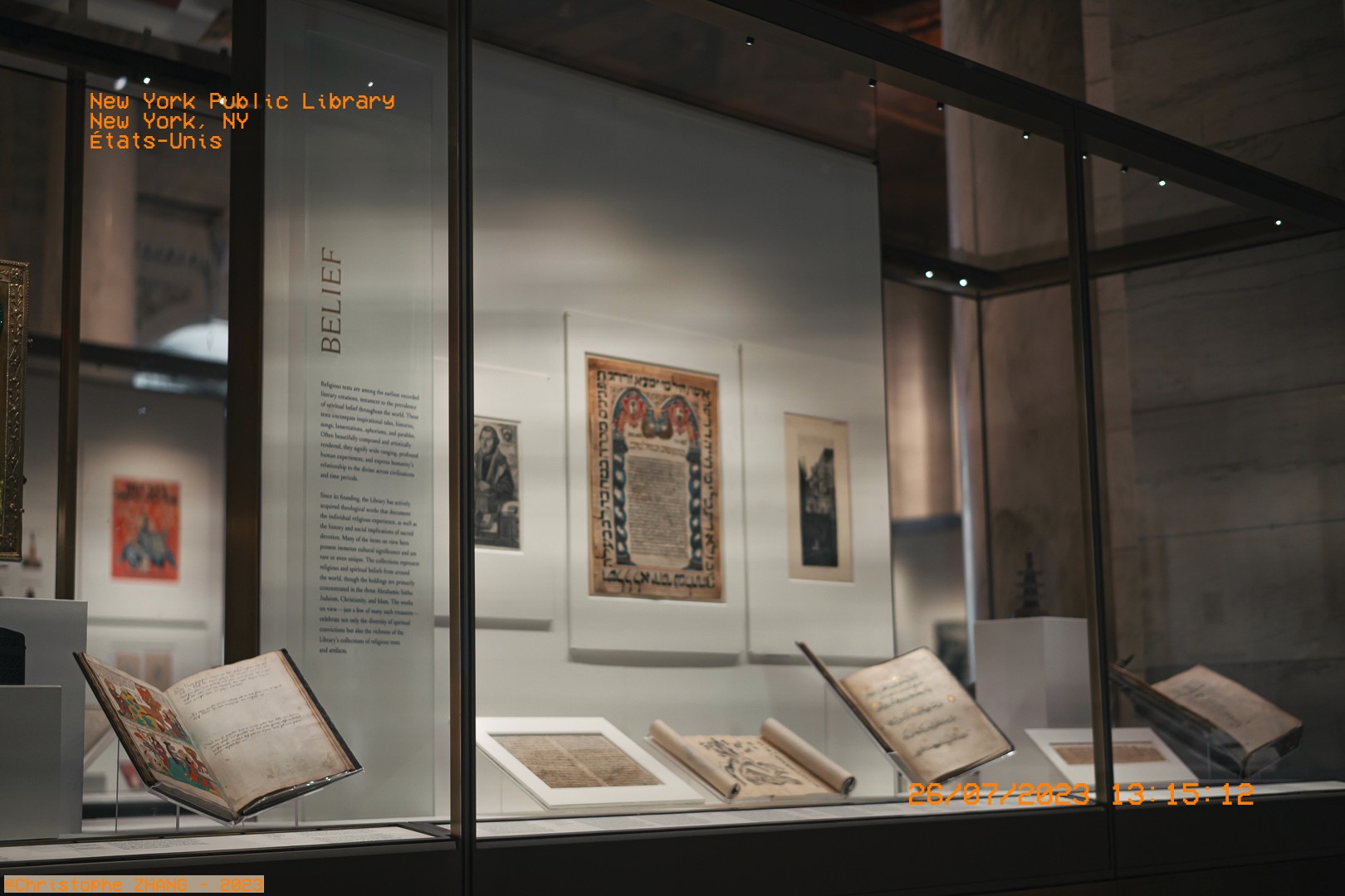 Manuscrits rares et documents exposés à la bibliothèque publique de New York.