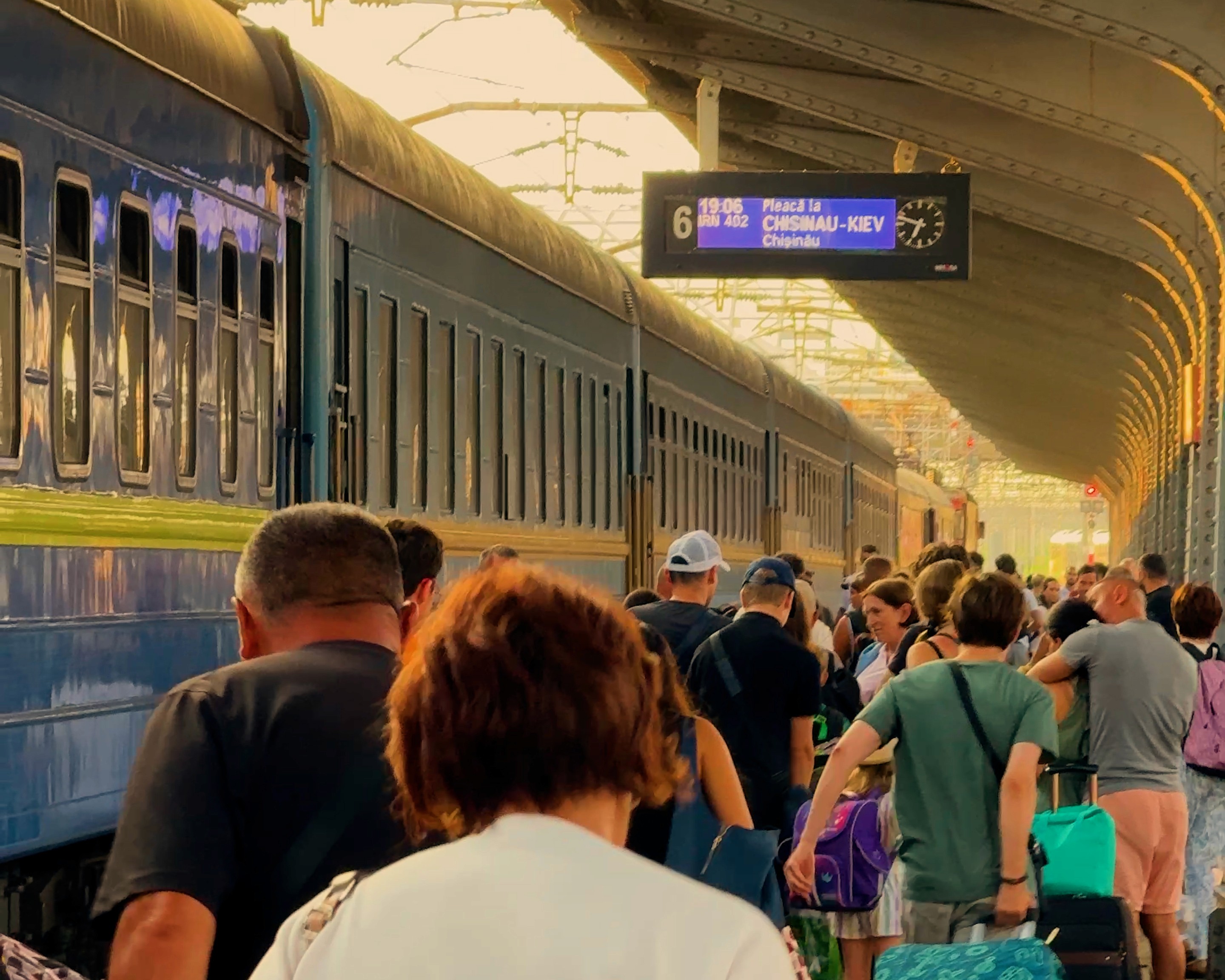 The Prietenia train arriving at the platform