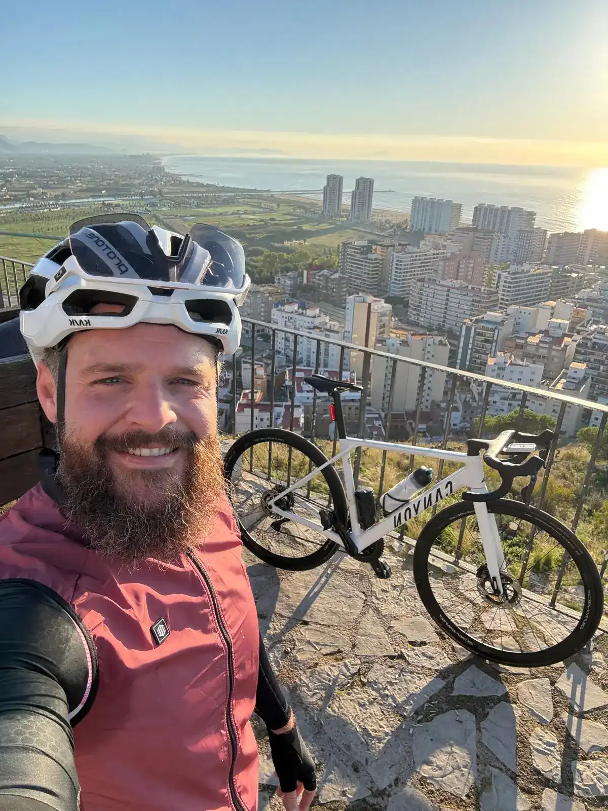 Selfie Carlos palacios con bicicleta