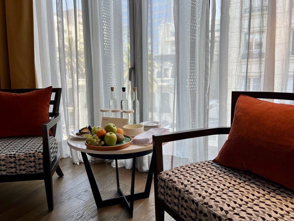 Debaines hotel room