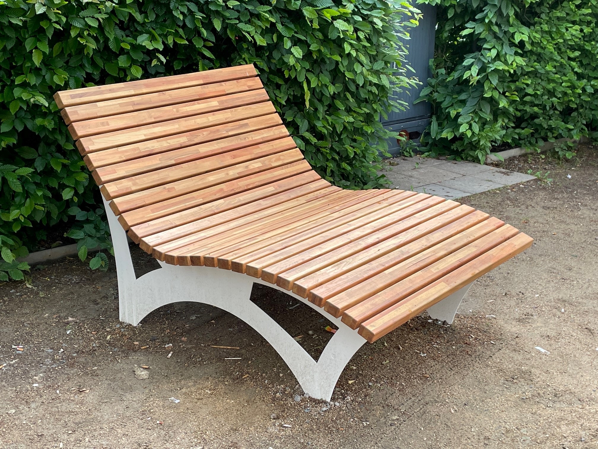 Liege aus Robinienholz