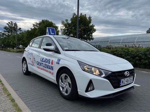 Przygotuj się do egzaminu na samochód – profesjonalne kursy nauki jazdy.