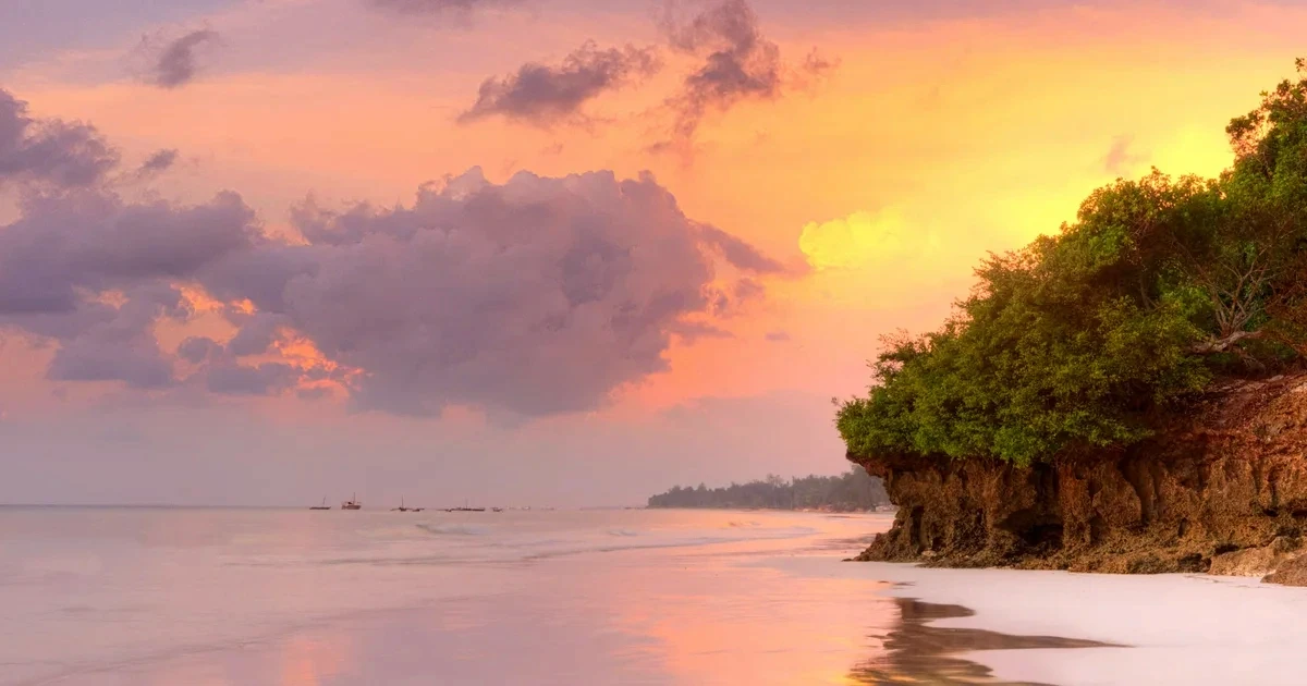 Peaceful beach sunset scenery