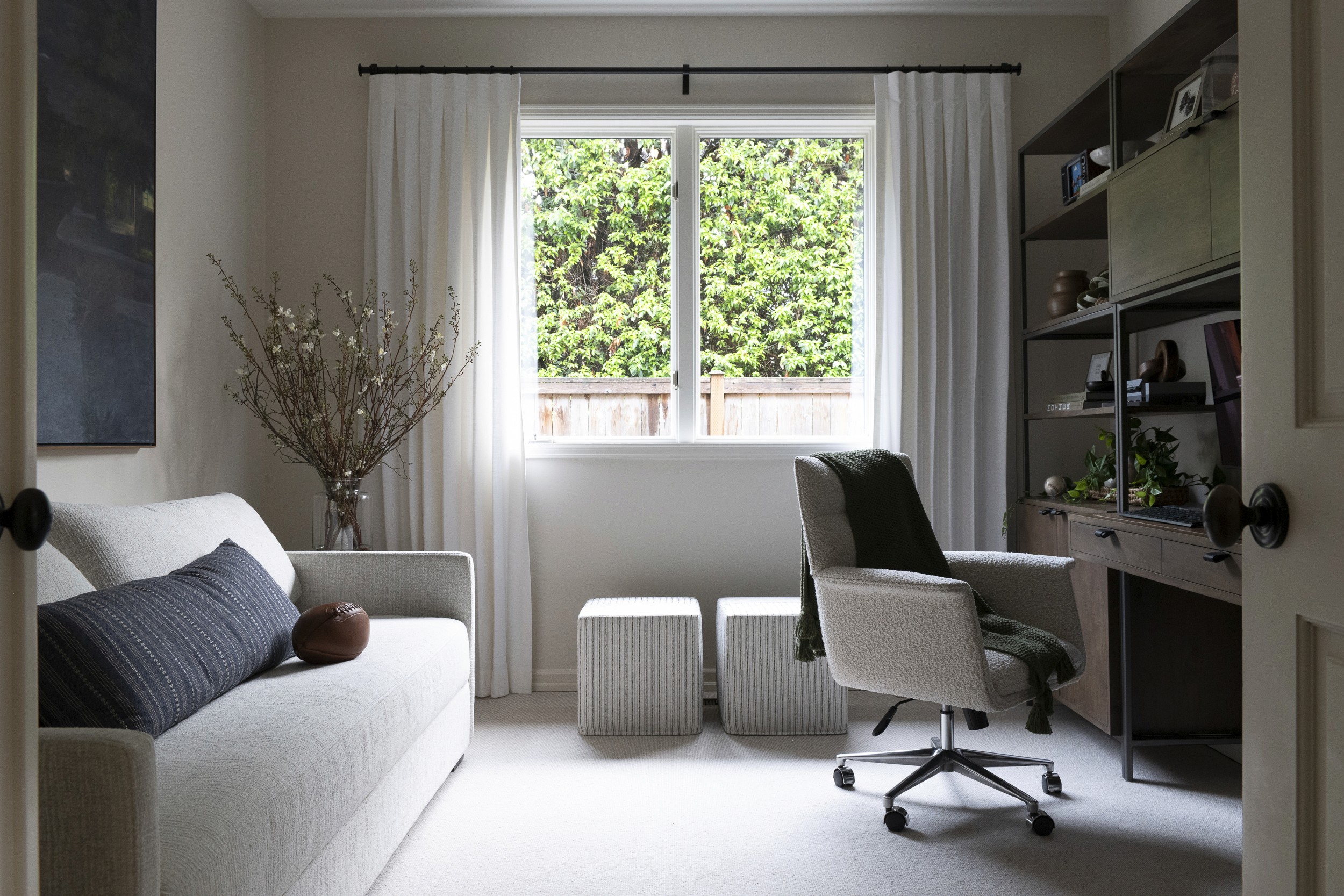 We're excited to share details from The Medina House — one of our favorite interior design + remodeling projects in Medina, Washington. This home embodies a graceful transition, blending SoCal charm with refined Northwest living for a truly elegant sanctuary.