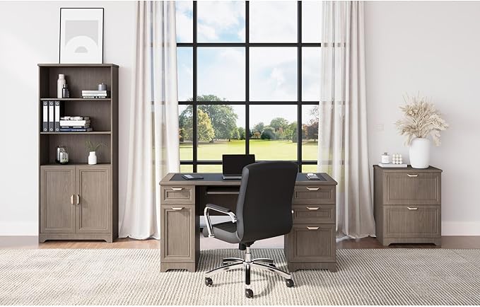 The manager desk offers a sleek and contemporary look, ideal for productivity.