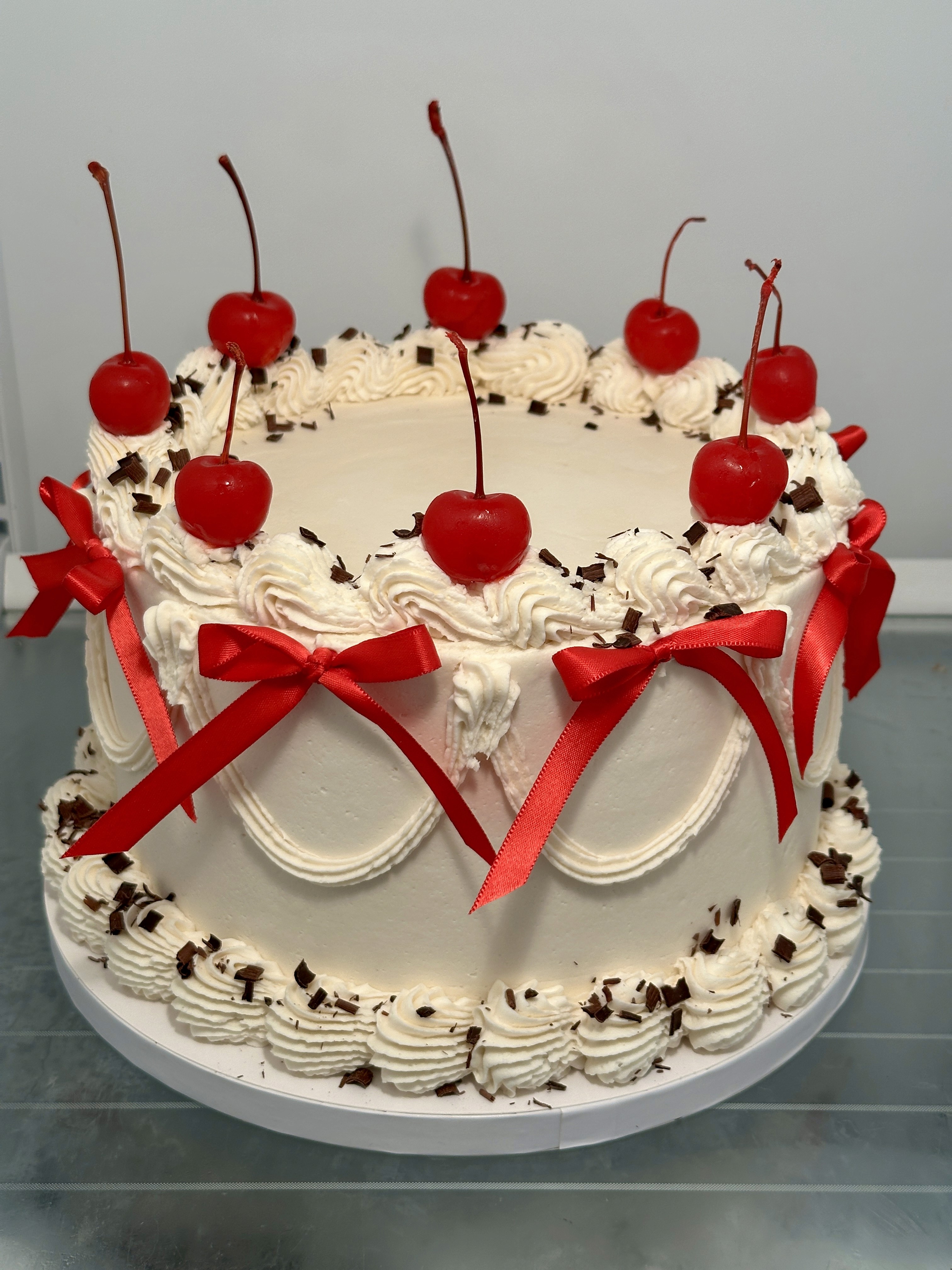 8" Black Forest Vintage Cakeo