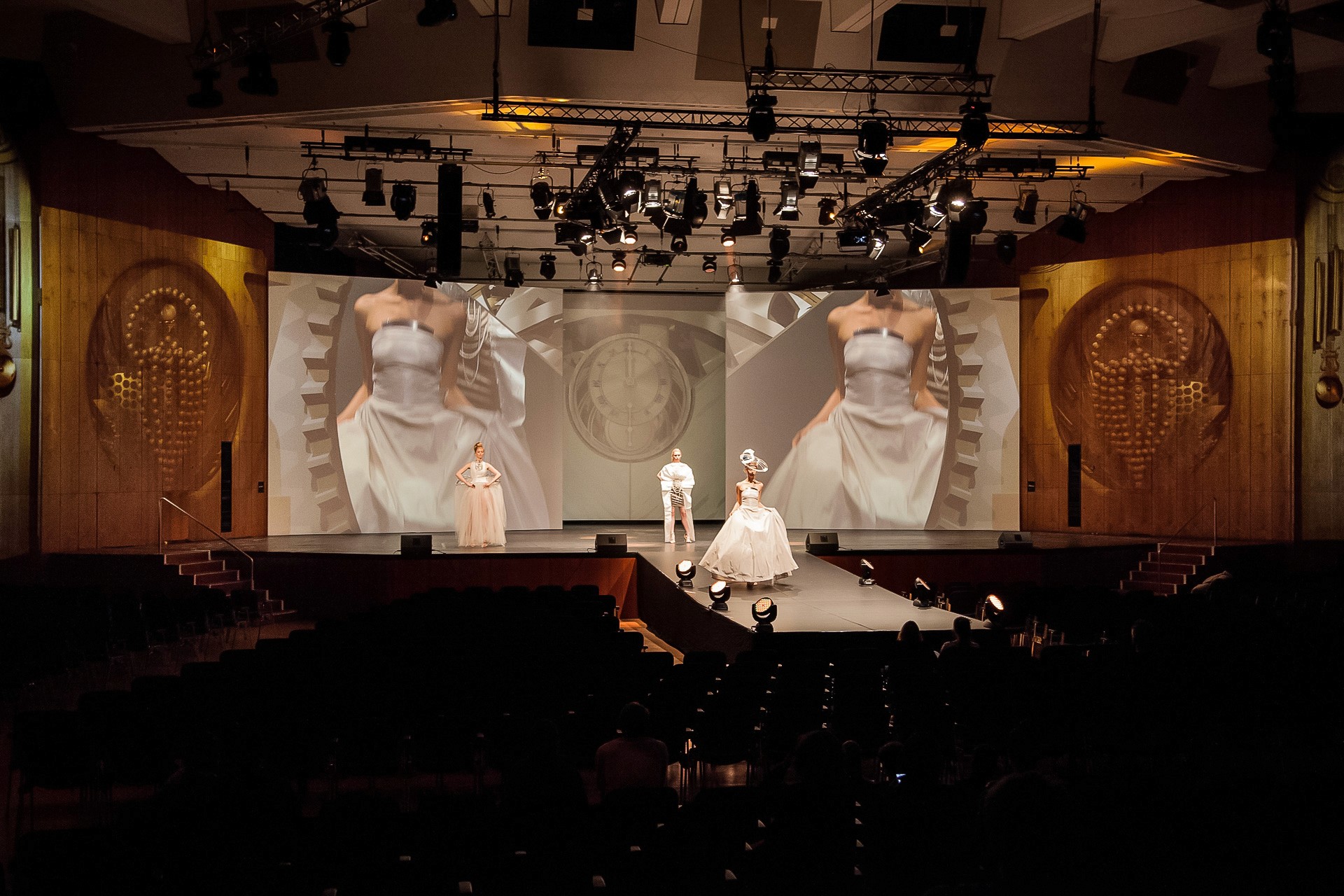 Aureal - interior projection mapping